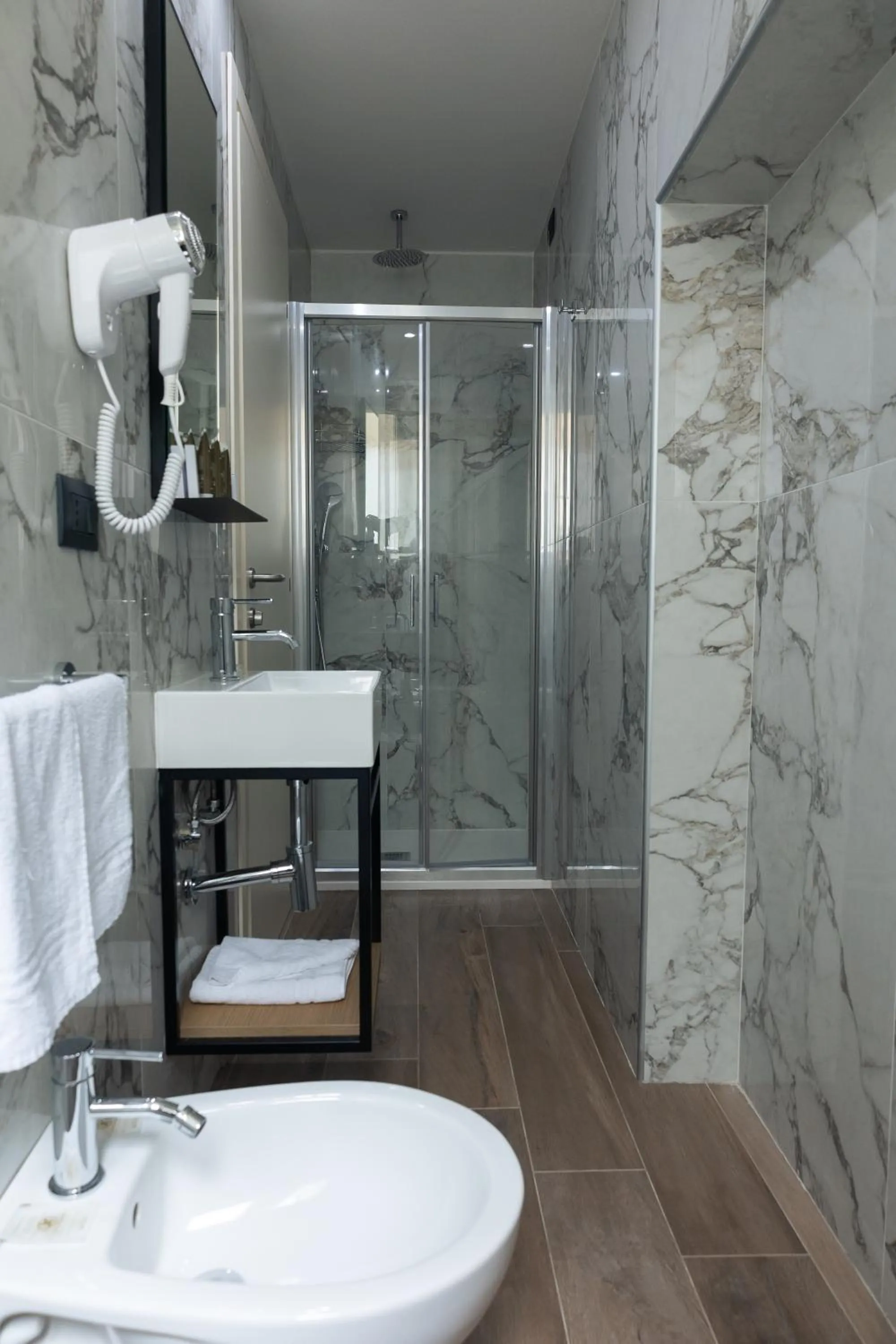 Bathroom in JR Hotels Hermes Firenze