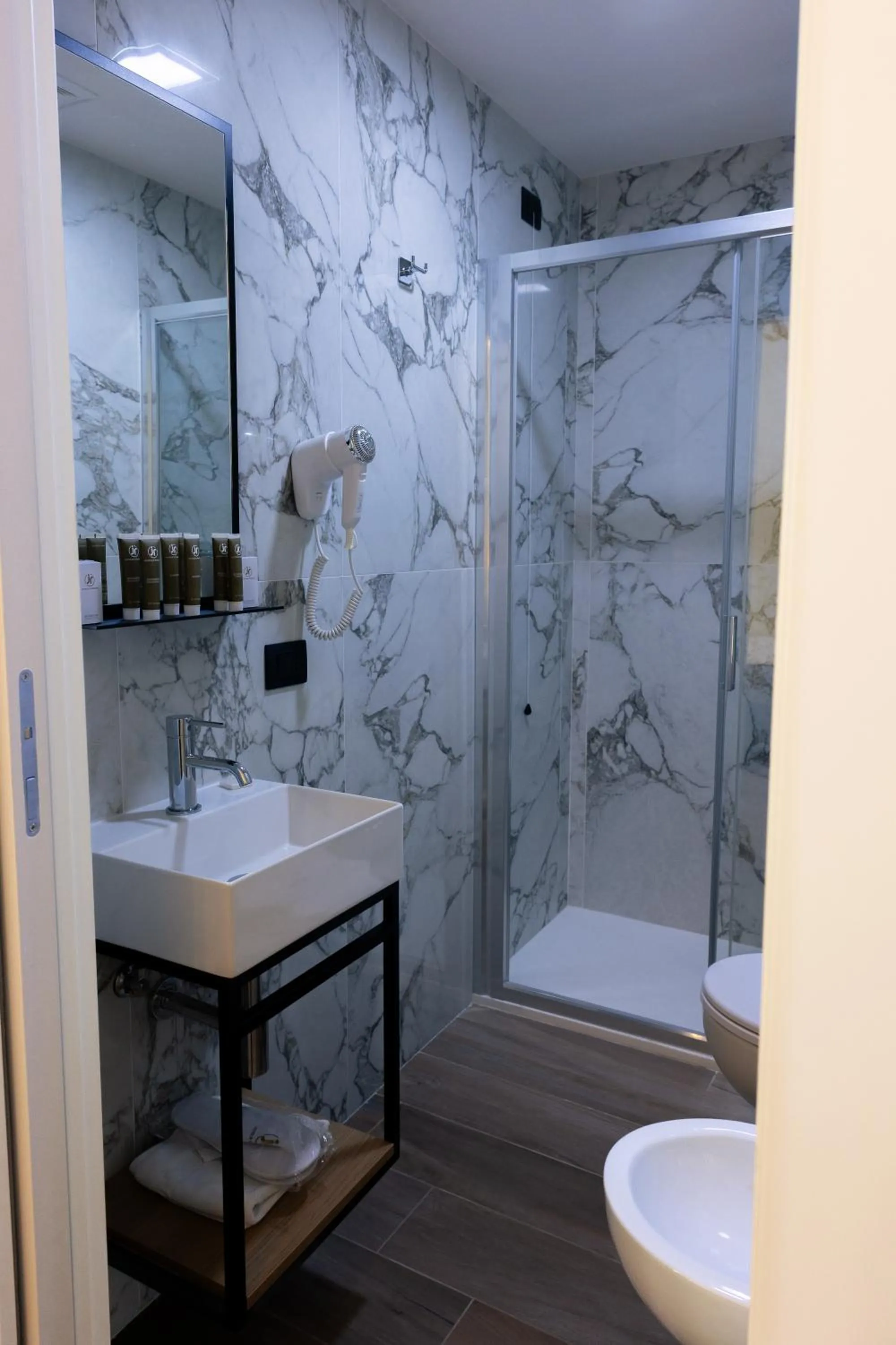 Bathroom in JR Hotels Hermes Firenze