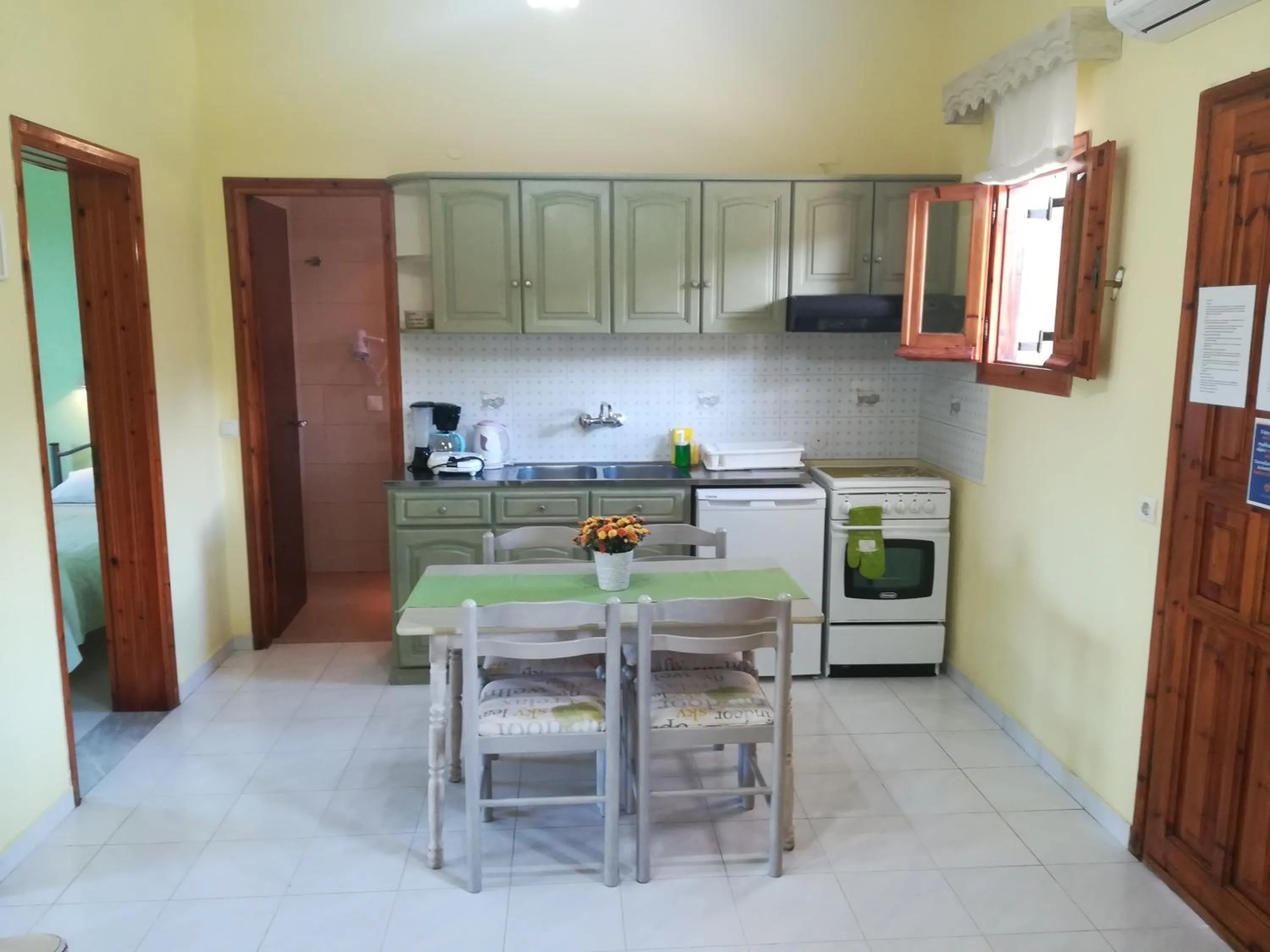 Kitchen or kitchenette in Olga's Garden Apartments