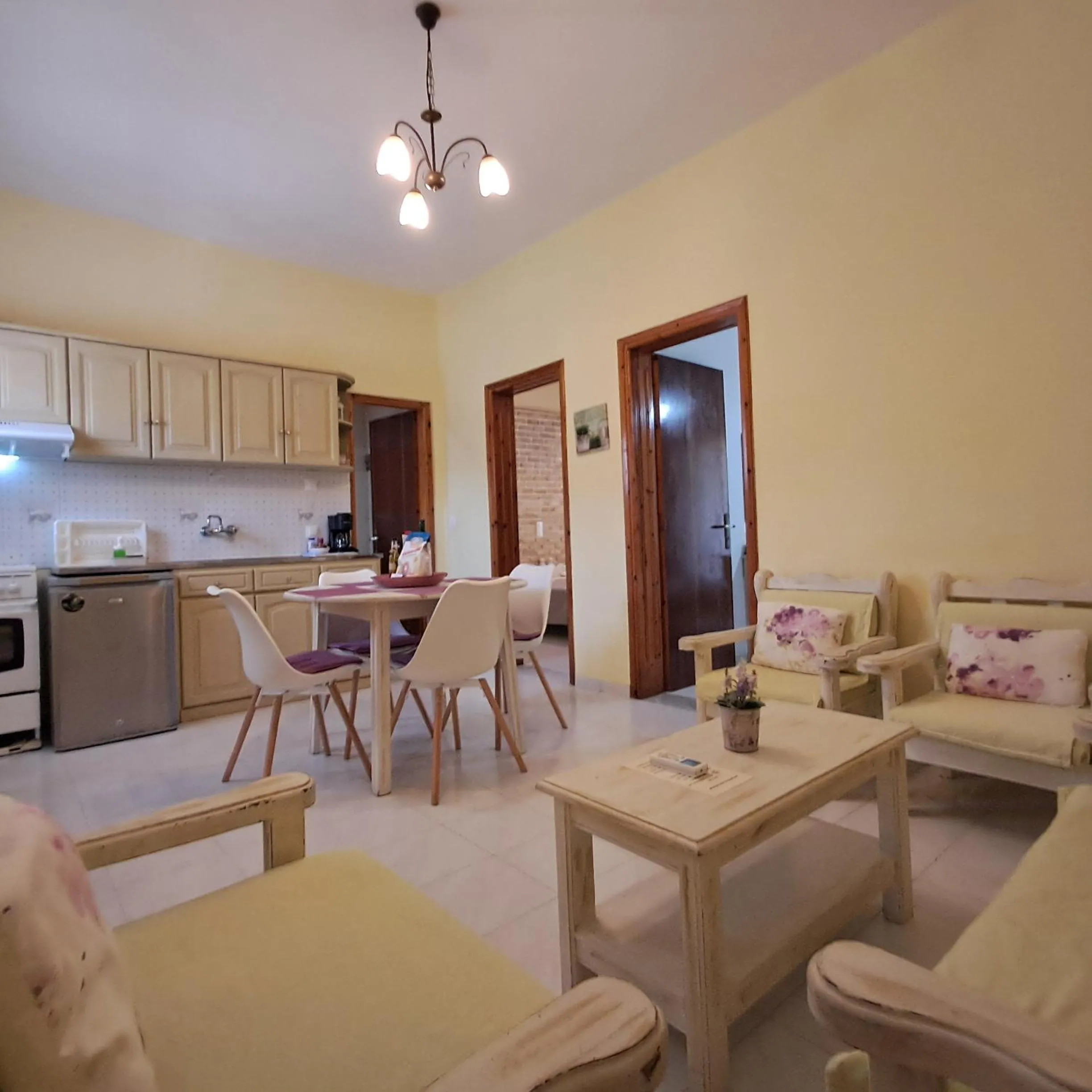 Kitchen or kitchenette in Olga's Garden Apartments