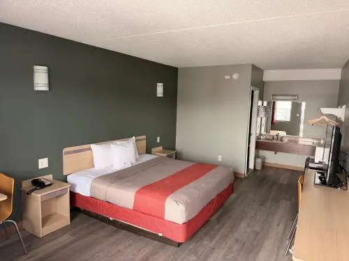 Red Carpet Inn And Suites