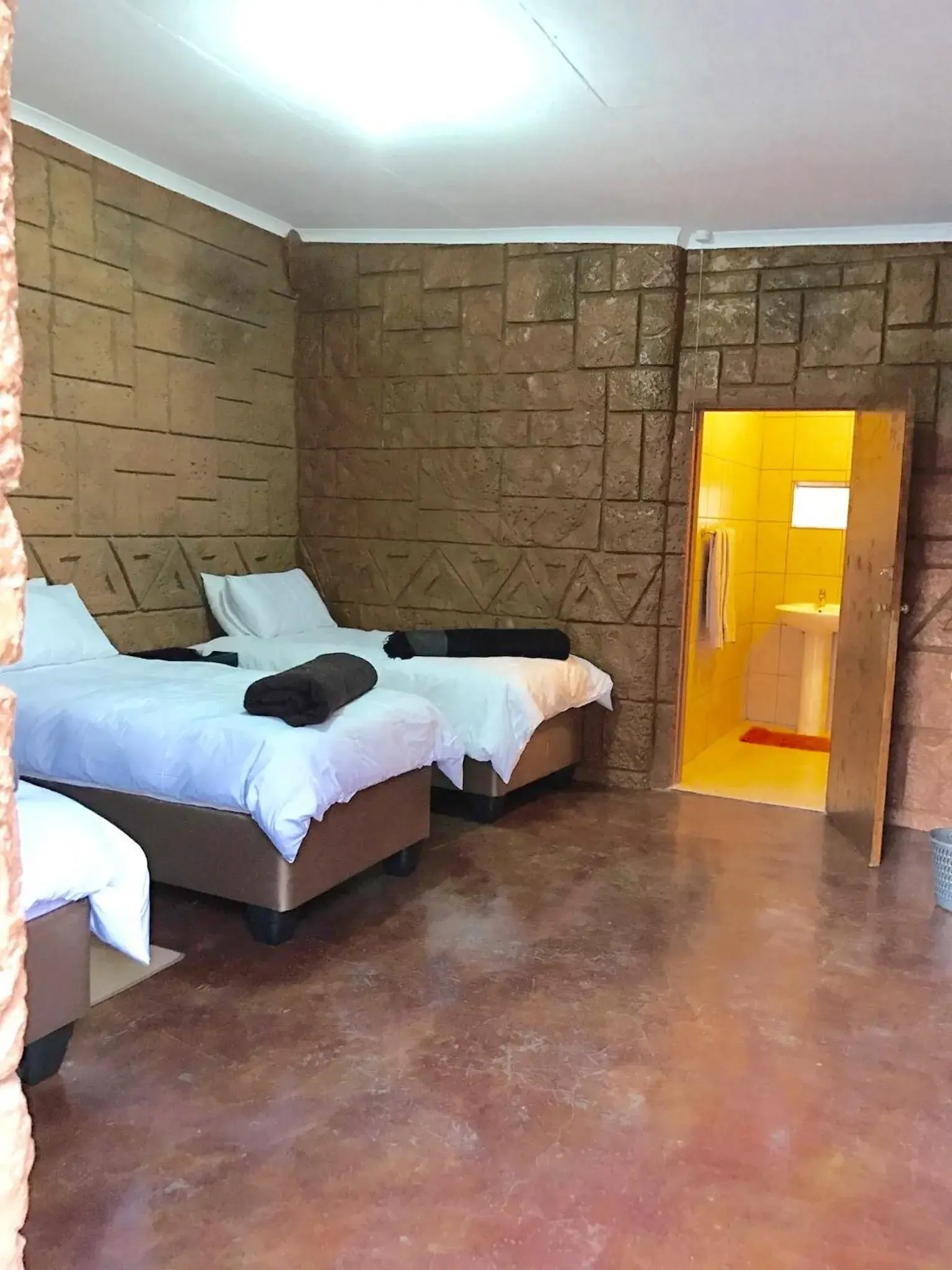 Triple Room - single occupancy in Klein Paradys Lodge - Polokwane Triple Room - single occupancy in Klein Paradys Lodge - Polokwane