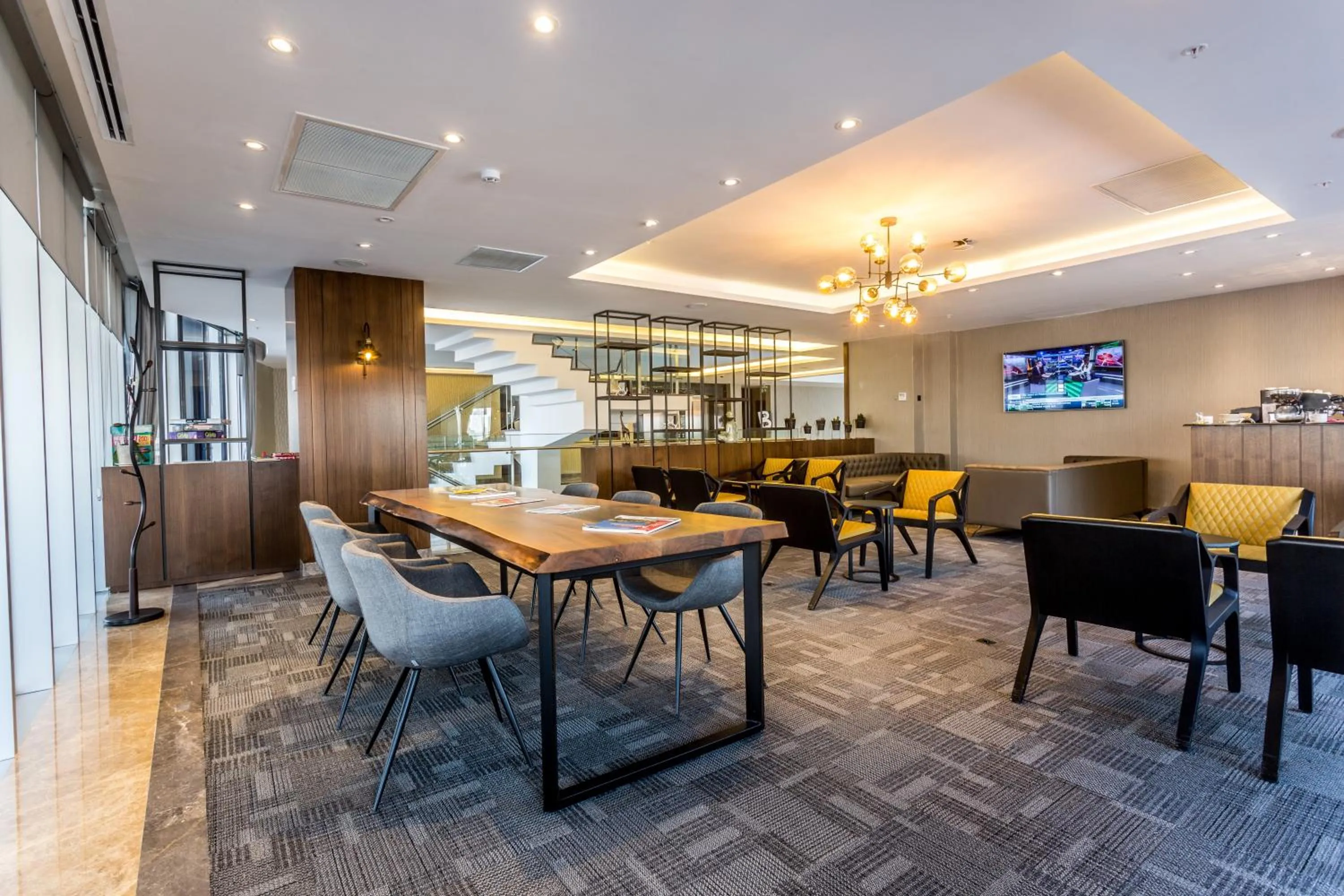 Communal lounge/ TV room in Willmont Hotel