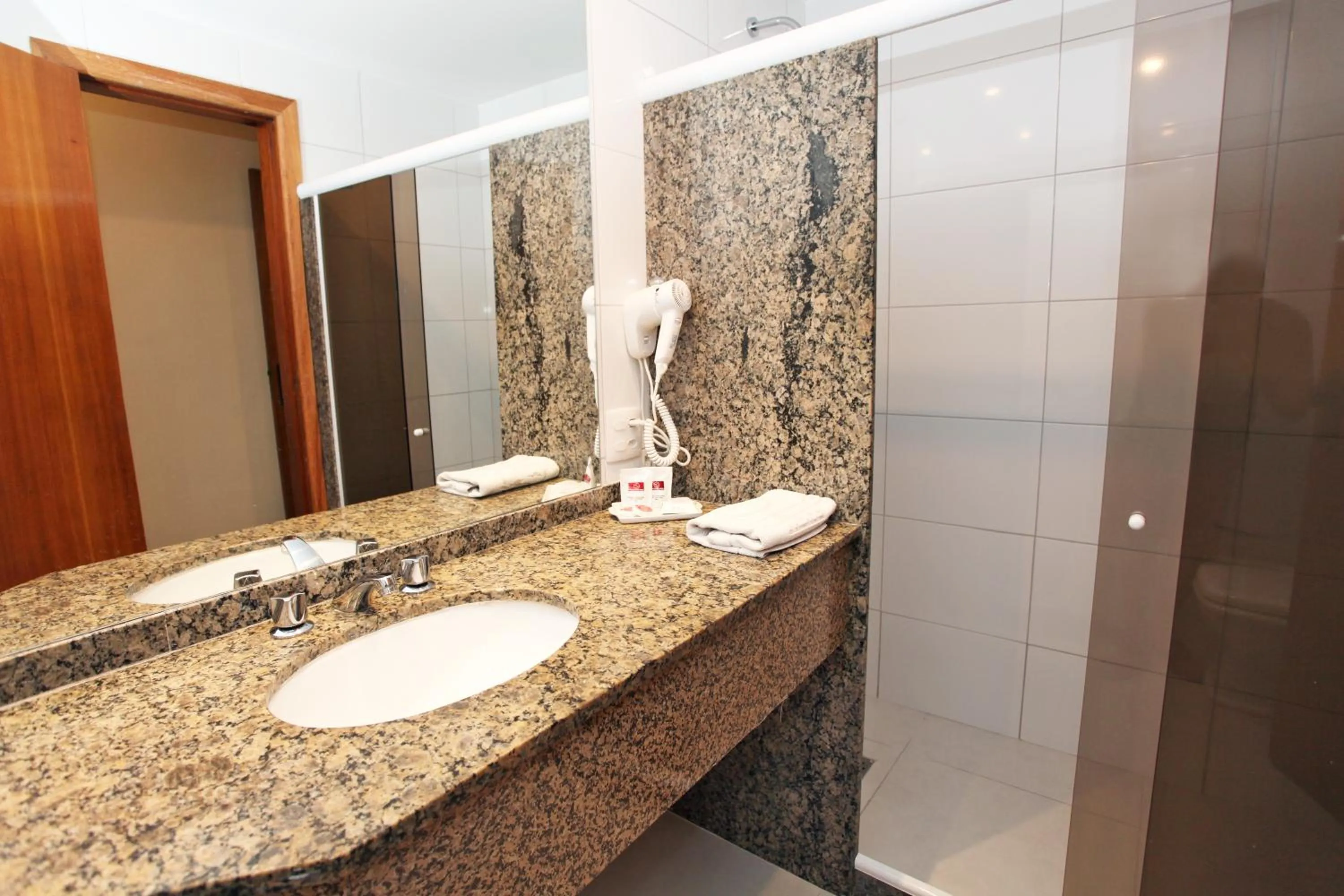 Bathroom in Mengo Palace Hotel