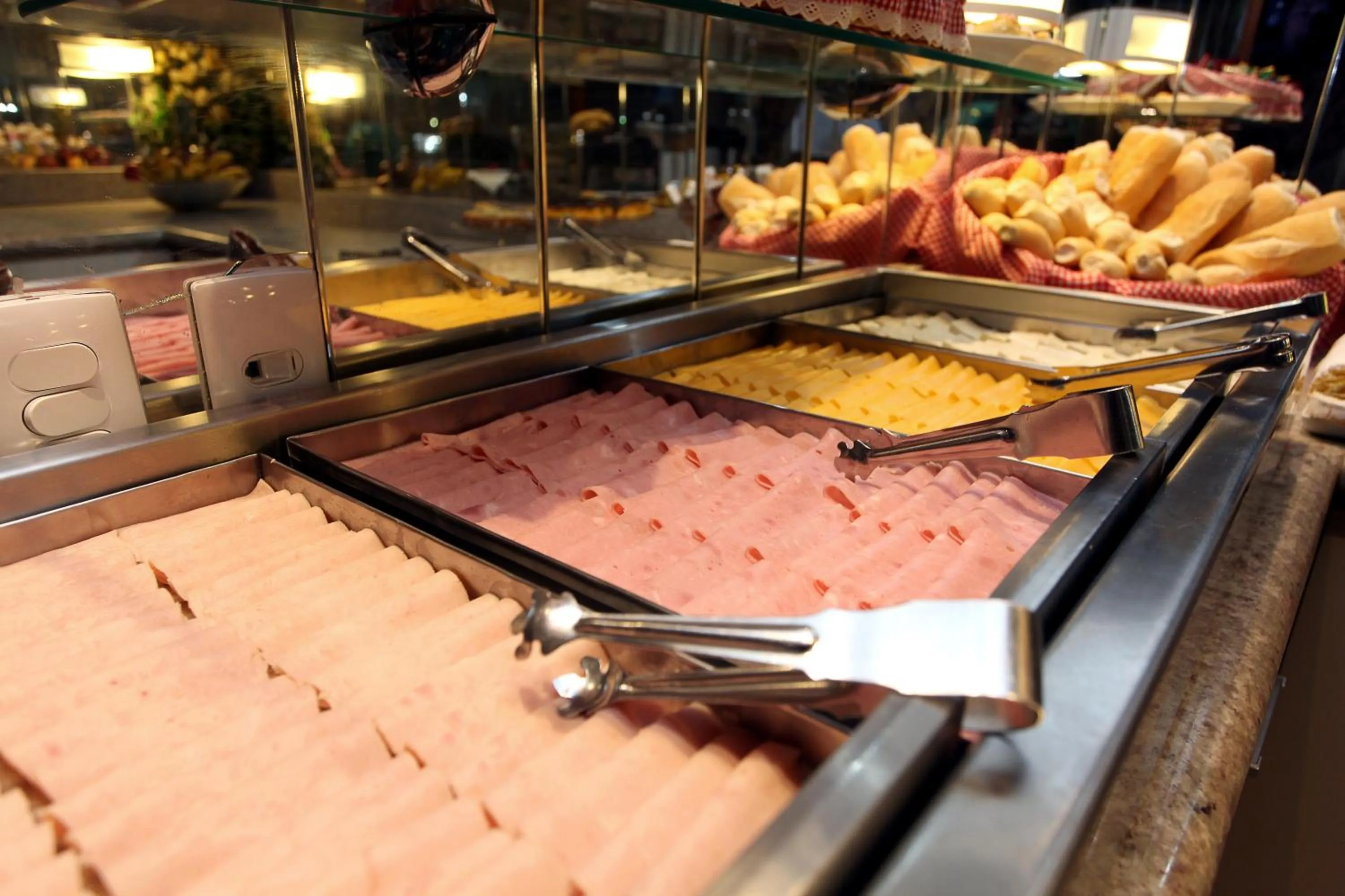 Buffet breakfast in Mengo Palace Hotel