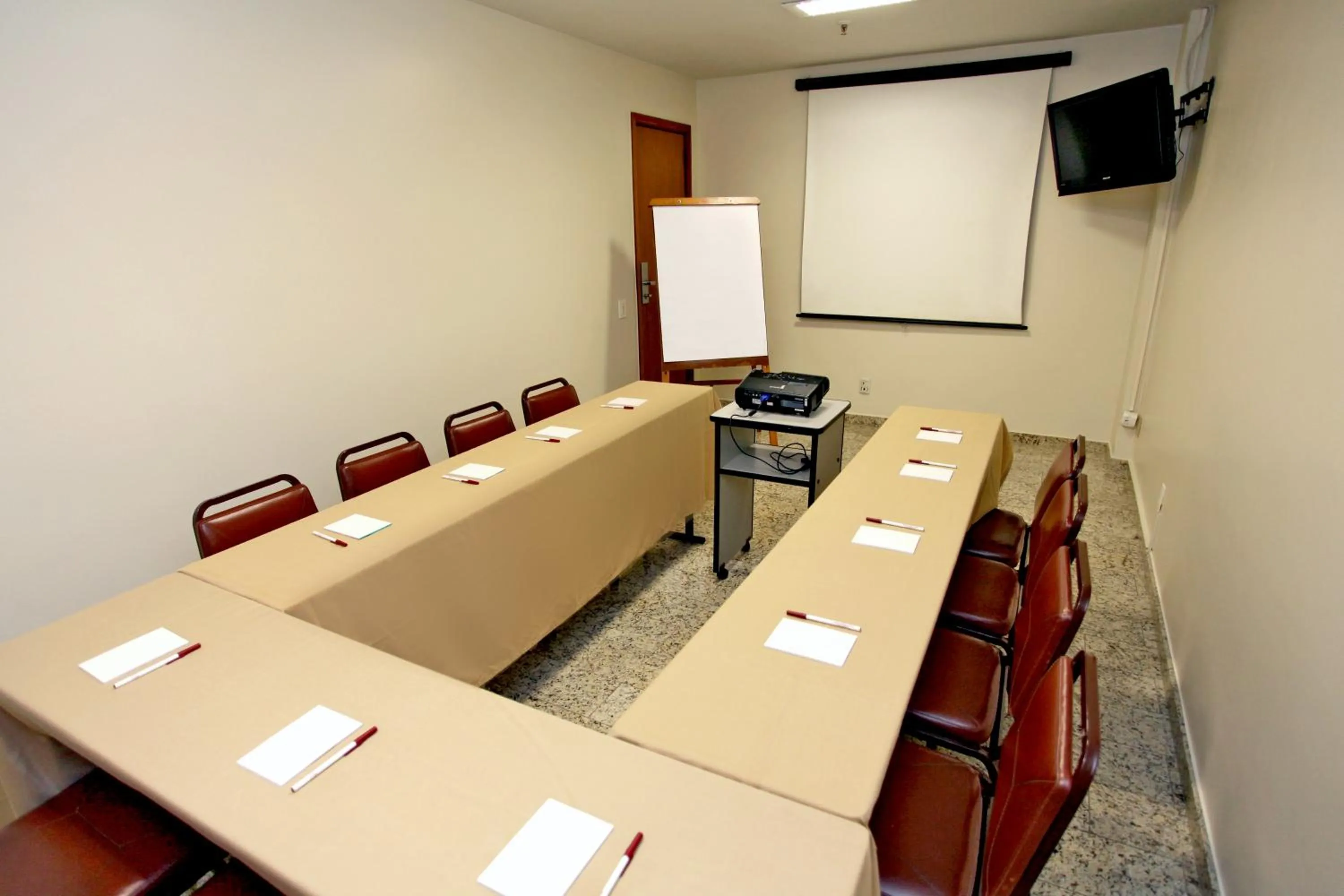 Meeting/conference room in Mengo Palace Hotel