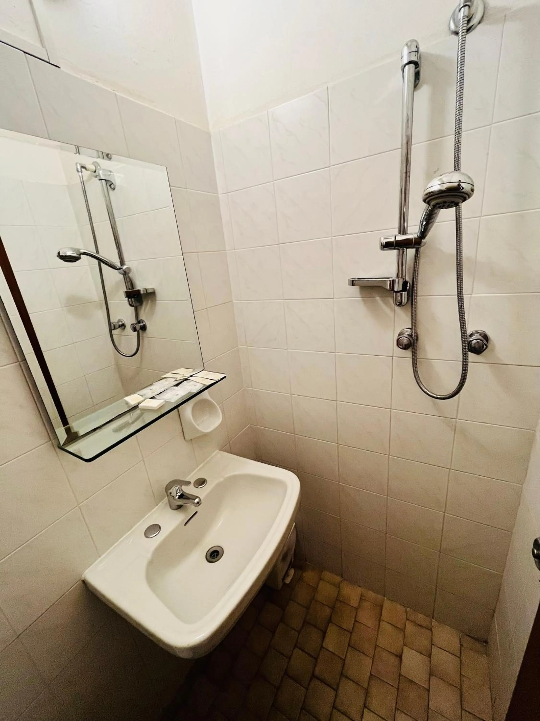 Bathroom in Hotel Columbia Frontemare