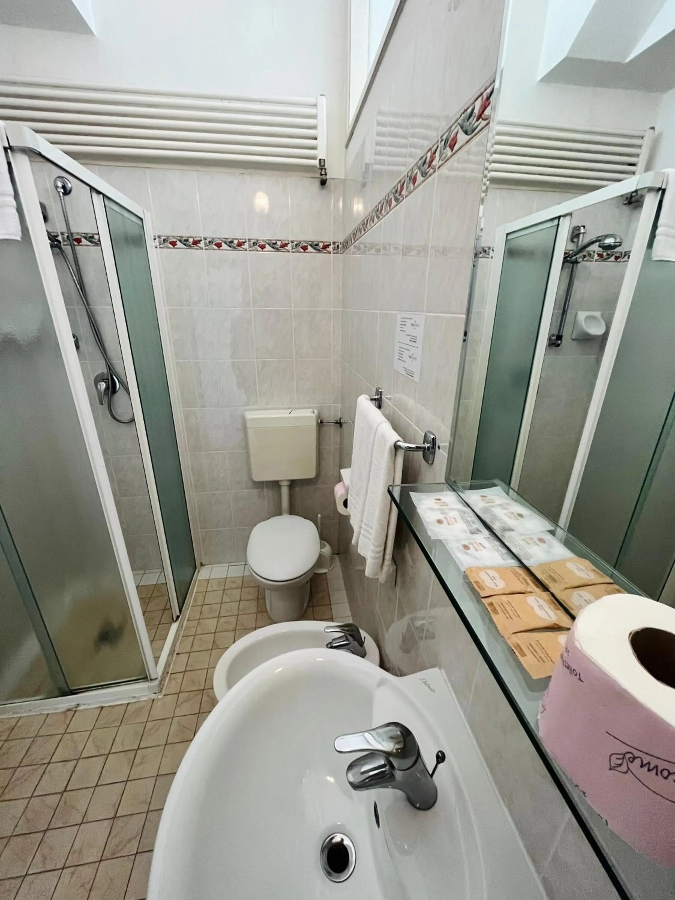 Bathroom in Hotel Columbia Frontemare