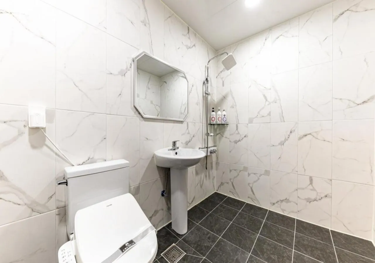 Bathroom in Mokpo New Evergreen Hotel