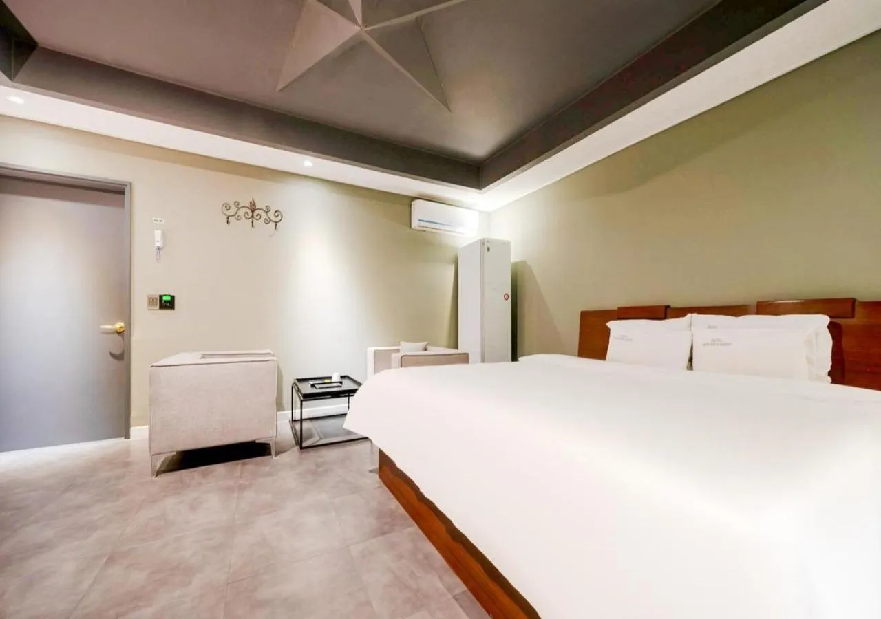 Bed in Mokpo New Evergreen Hotel