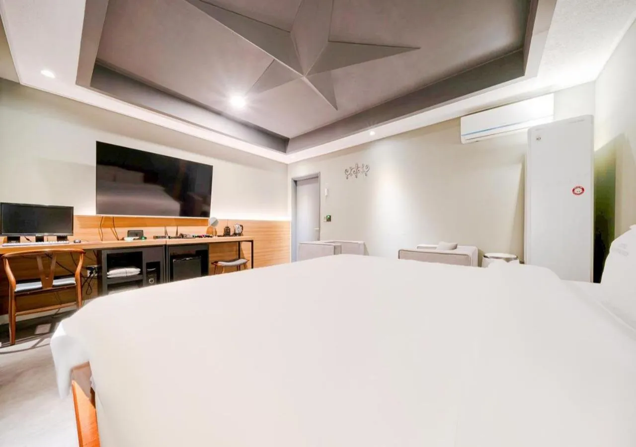 Bedroom in Mokpo New Evergreen Hotel