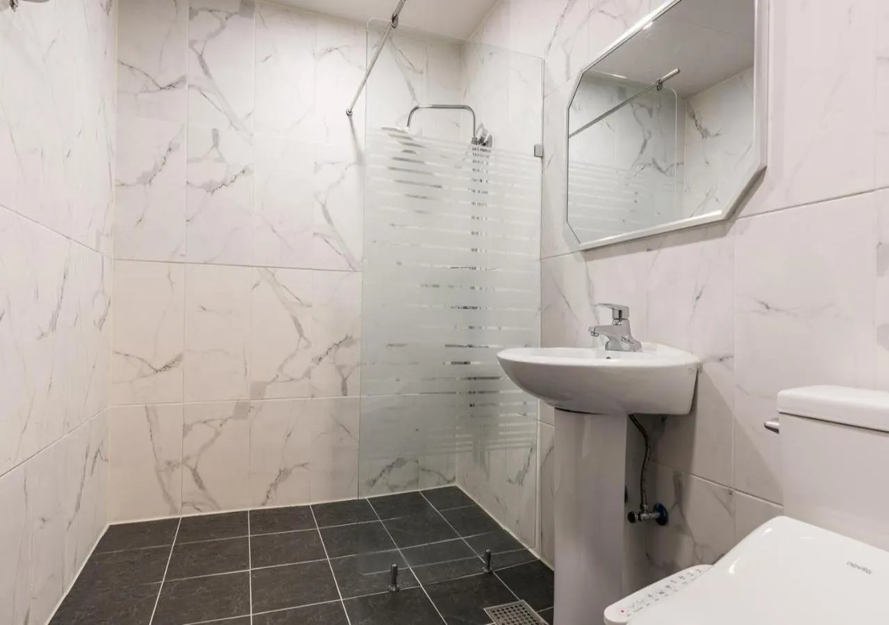 Bathroom in Mokpo New Evergreen Hotel