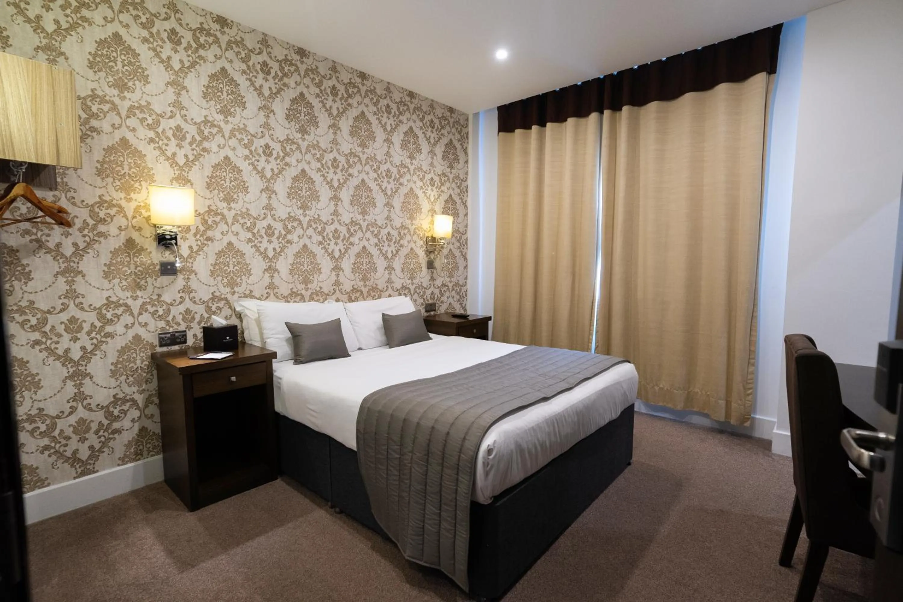 Bed in Grand Sapphire Hotel & Banqueting