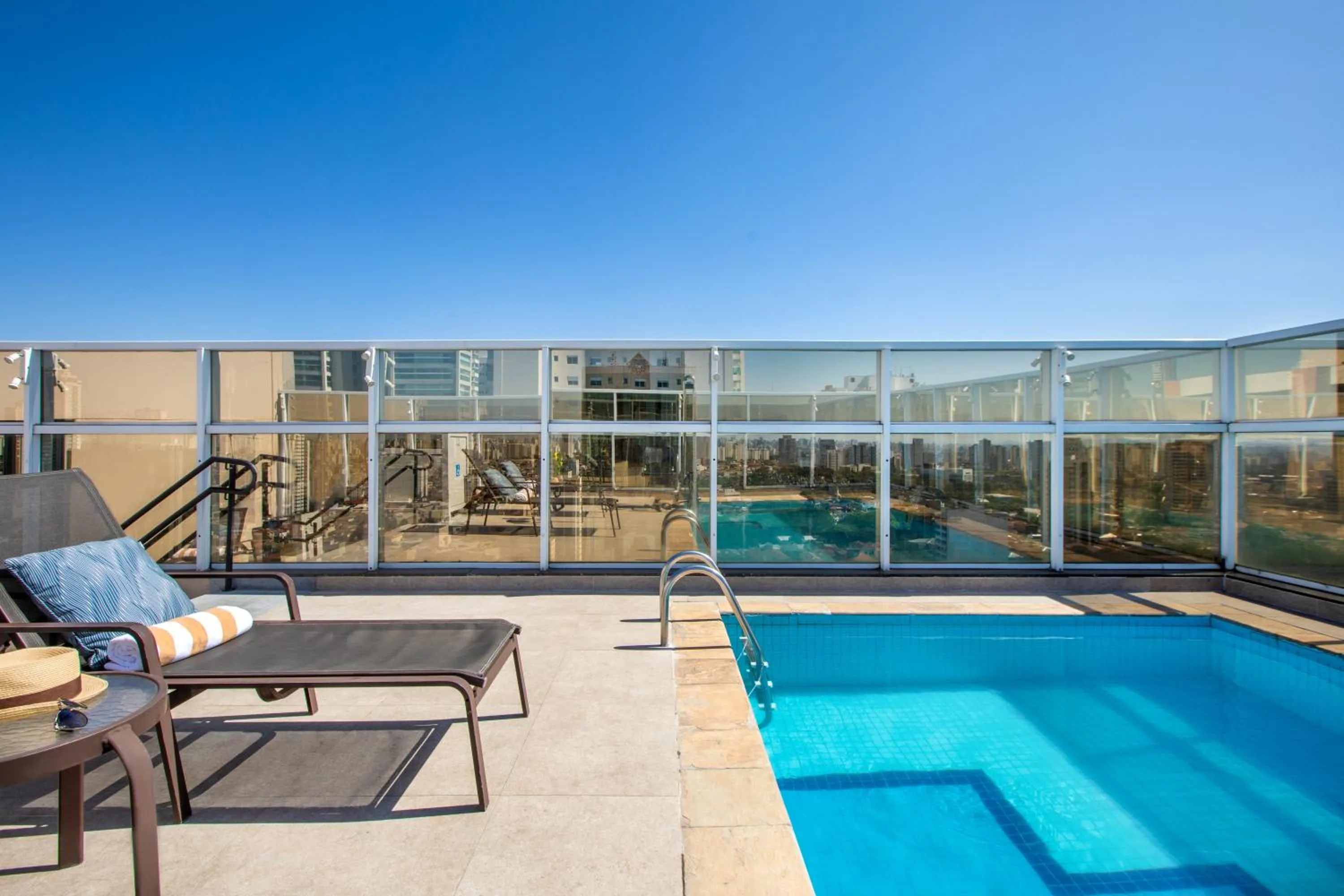 Swimming pool in São Paulo Tatuape, Affiliated by Meliá