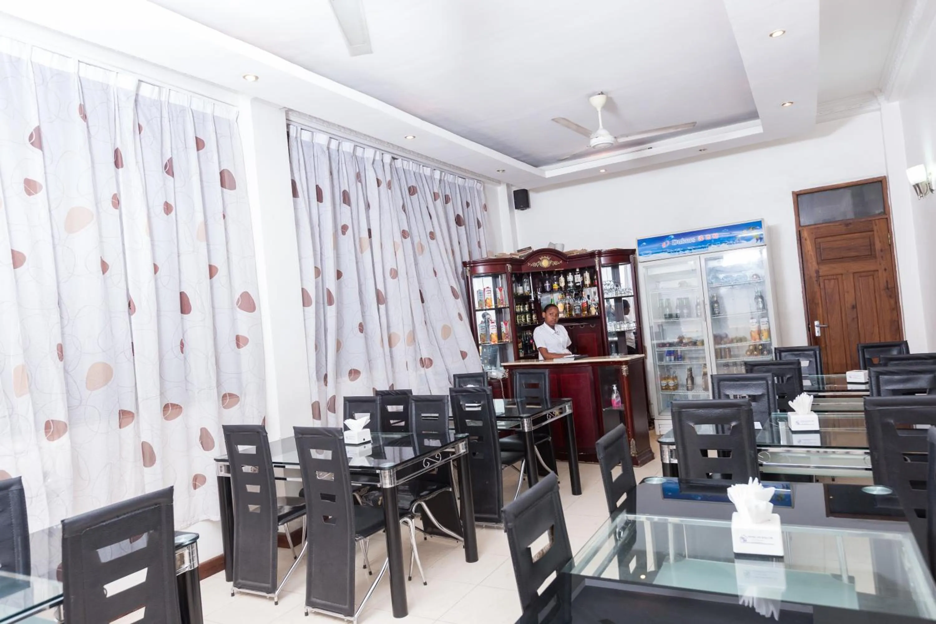 Restaurant/Places to Eat in Hotel de Mag Deluxe