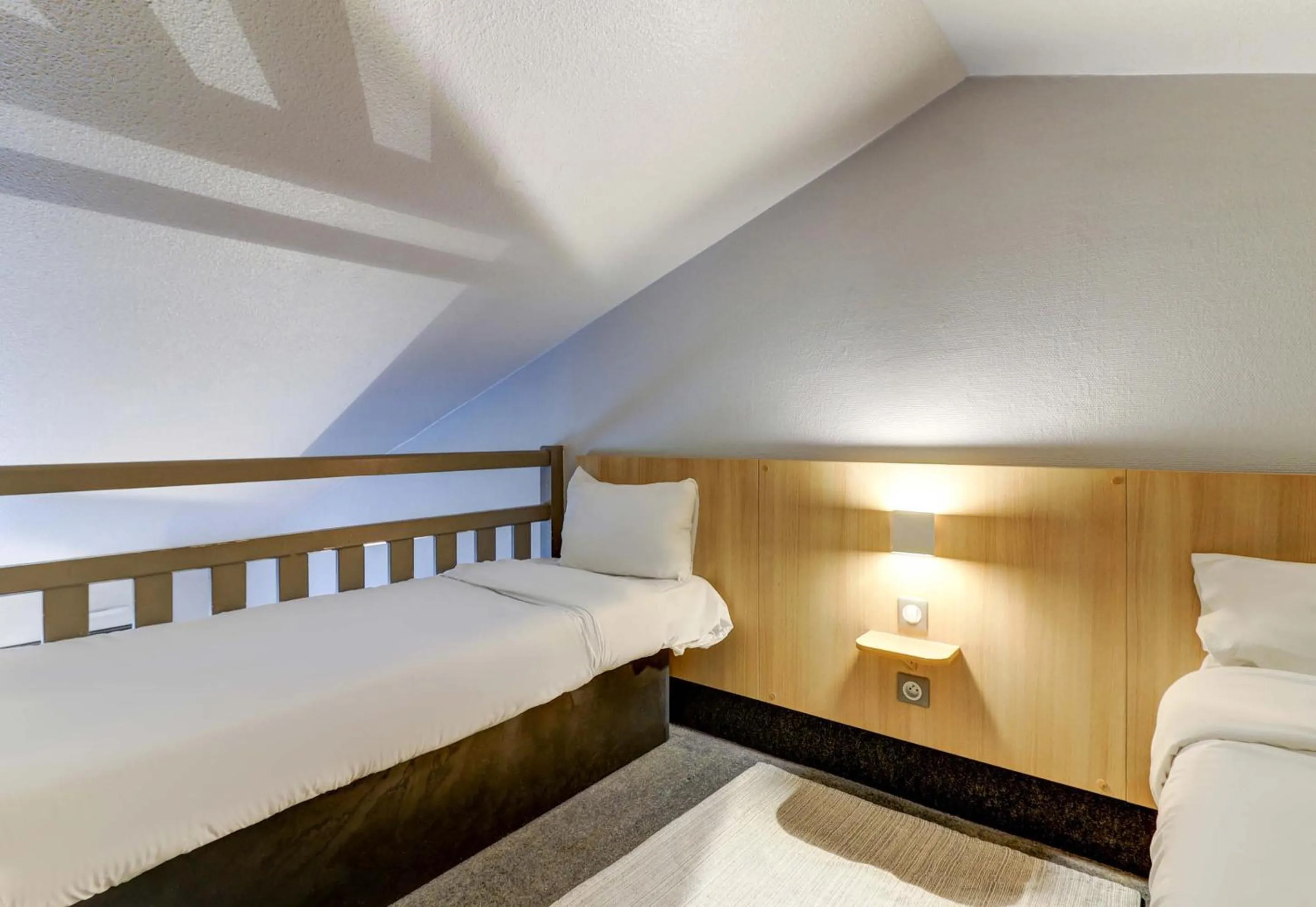 Bedroom, Bed in B&B HOTEL Dijon Marsannay