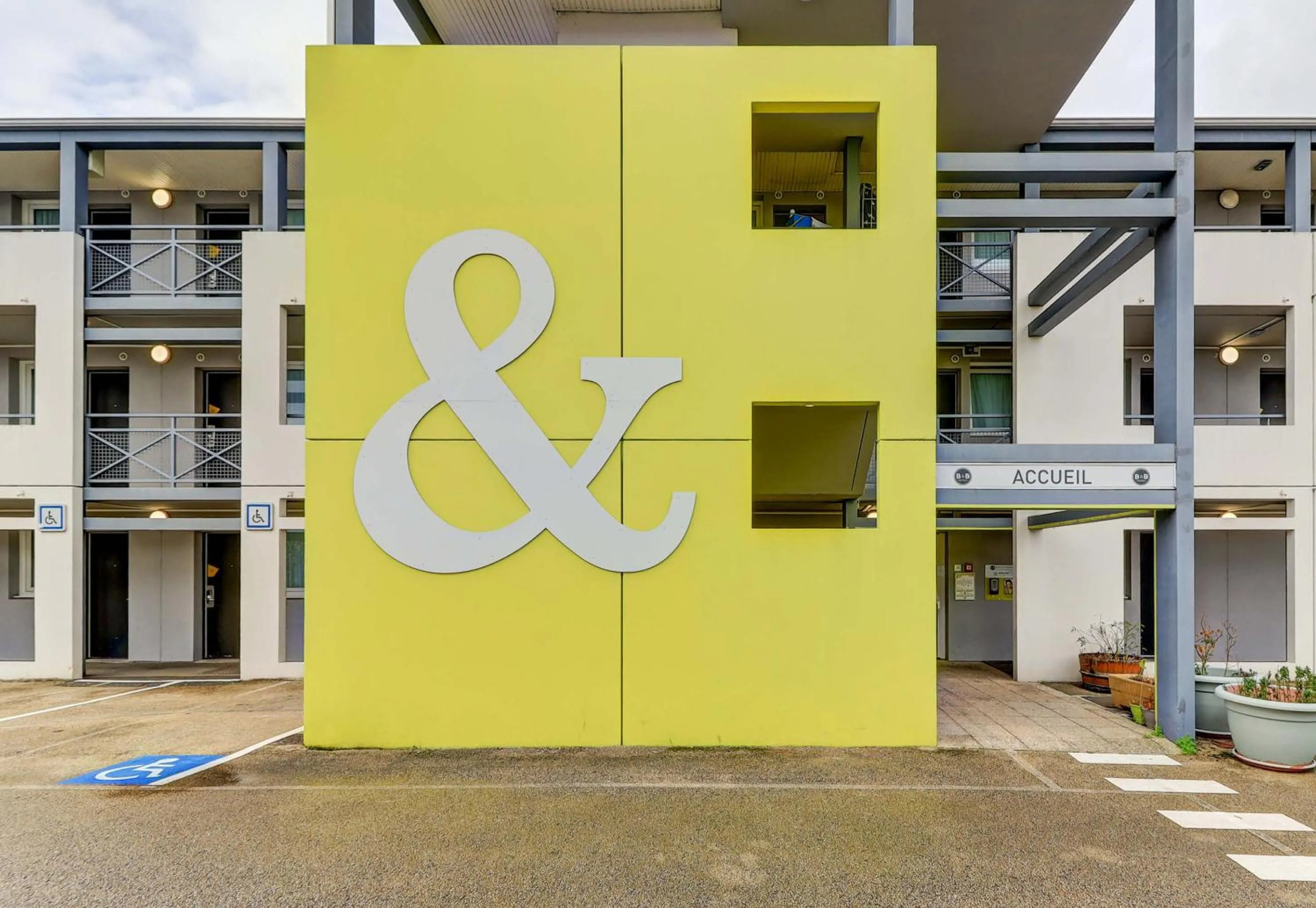 Property building in B&B HOTEL Dijon Marsannay