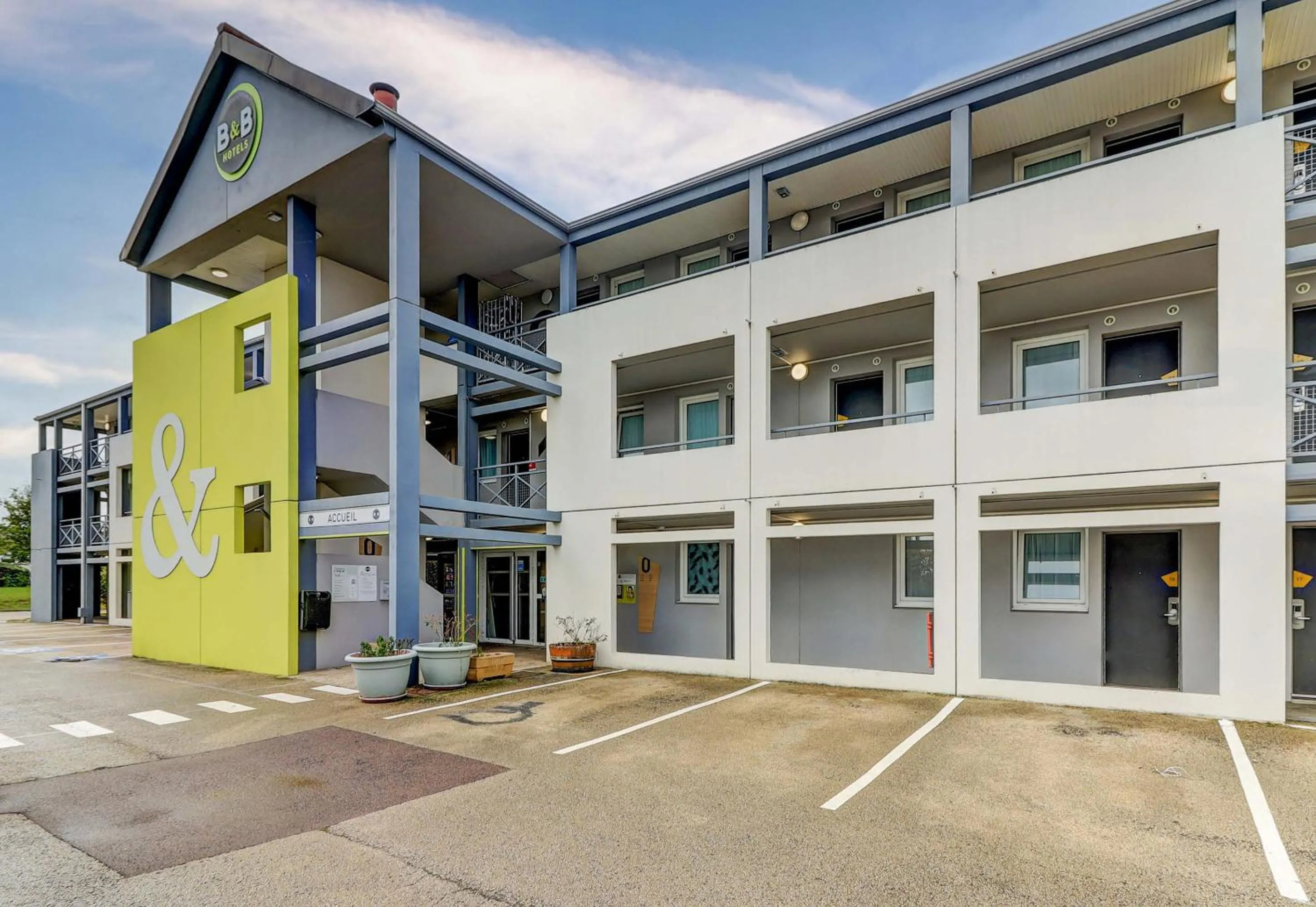 Property building in B&B HOTEL Dijon Marsannay