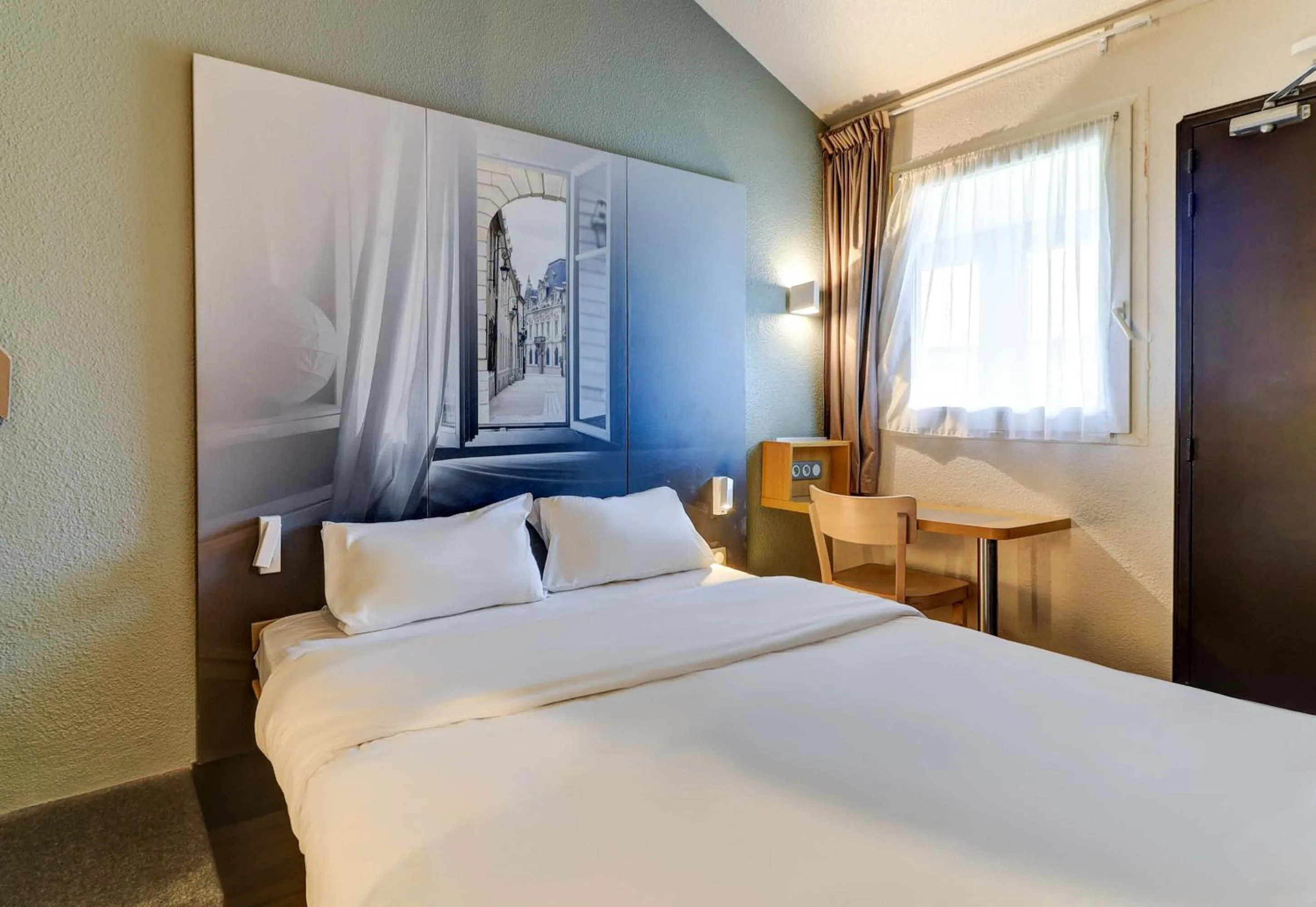 Bedroom, Bed in B&B HOTEL Dijon Marsannay