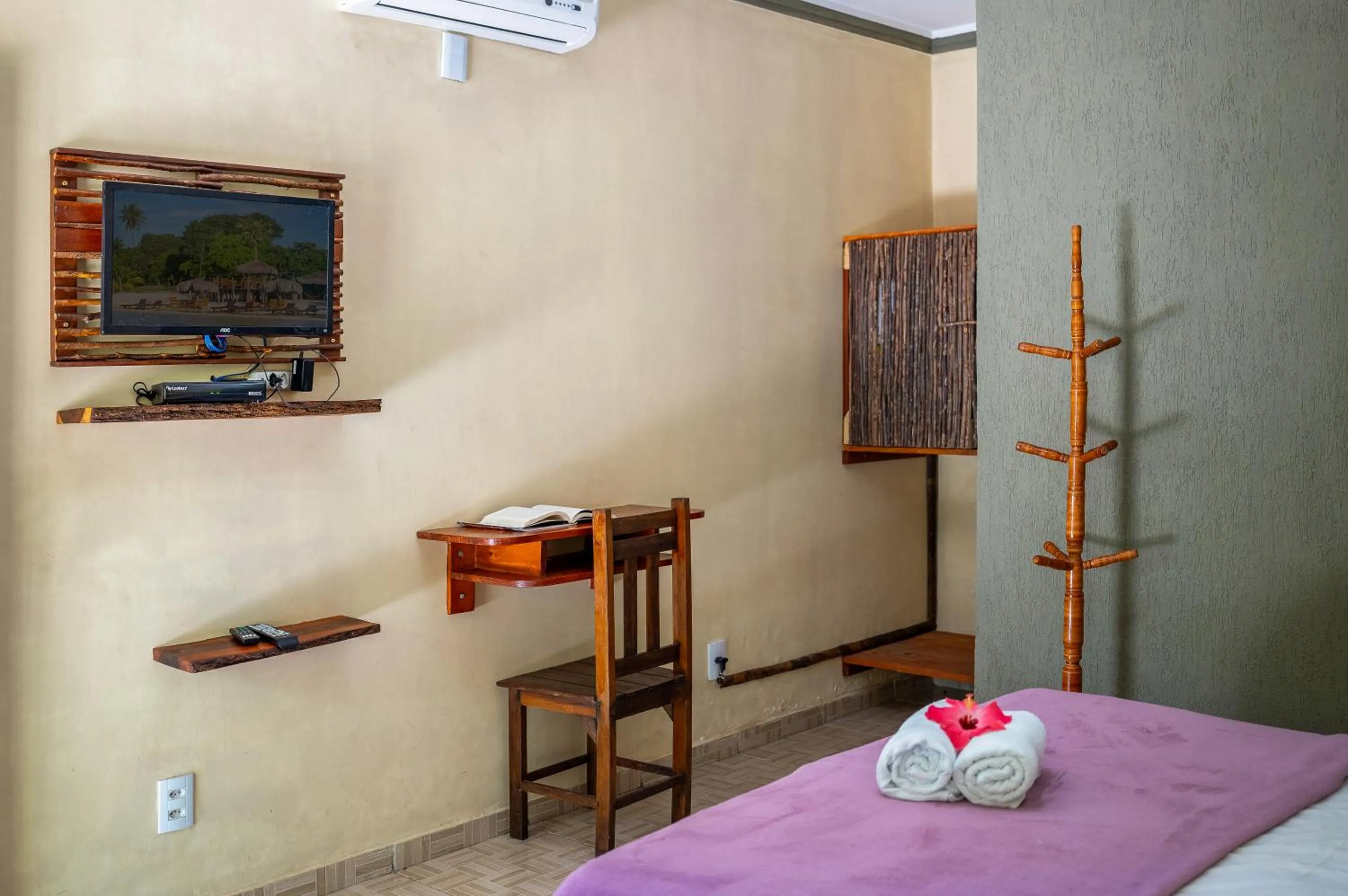 Photo of the whole room, Bed in Pousada Flambaião