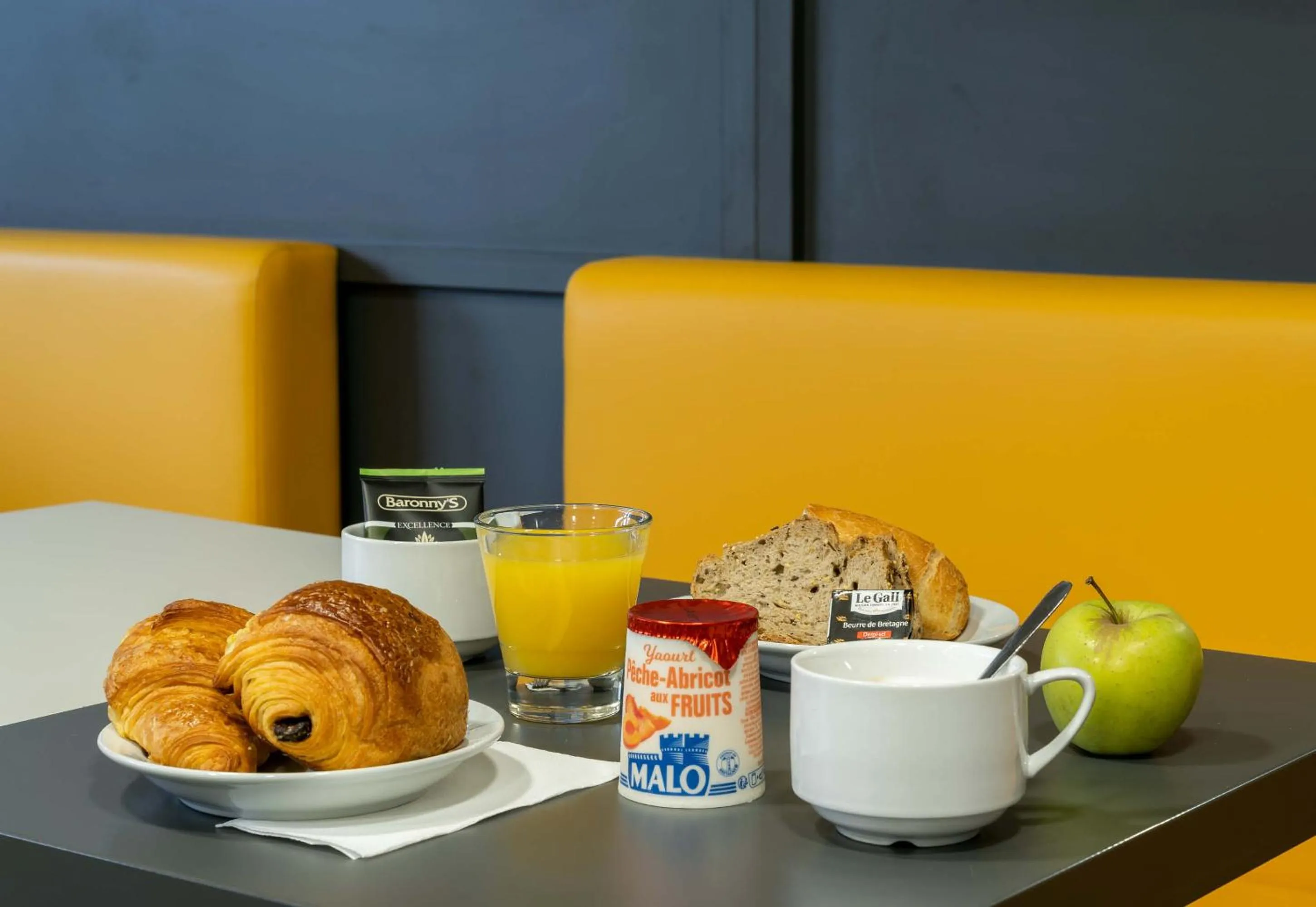 Breakfast in B&B HOTEL Vannes Est Golfe du Morbihan