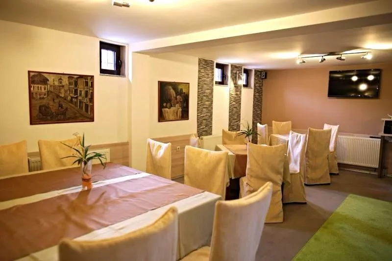 Restaurant/places to eat in Hotel Bulevar