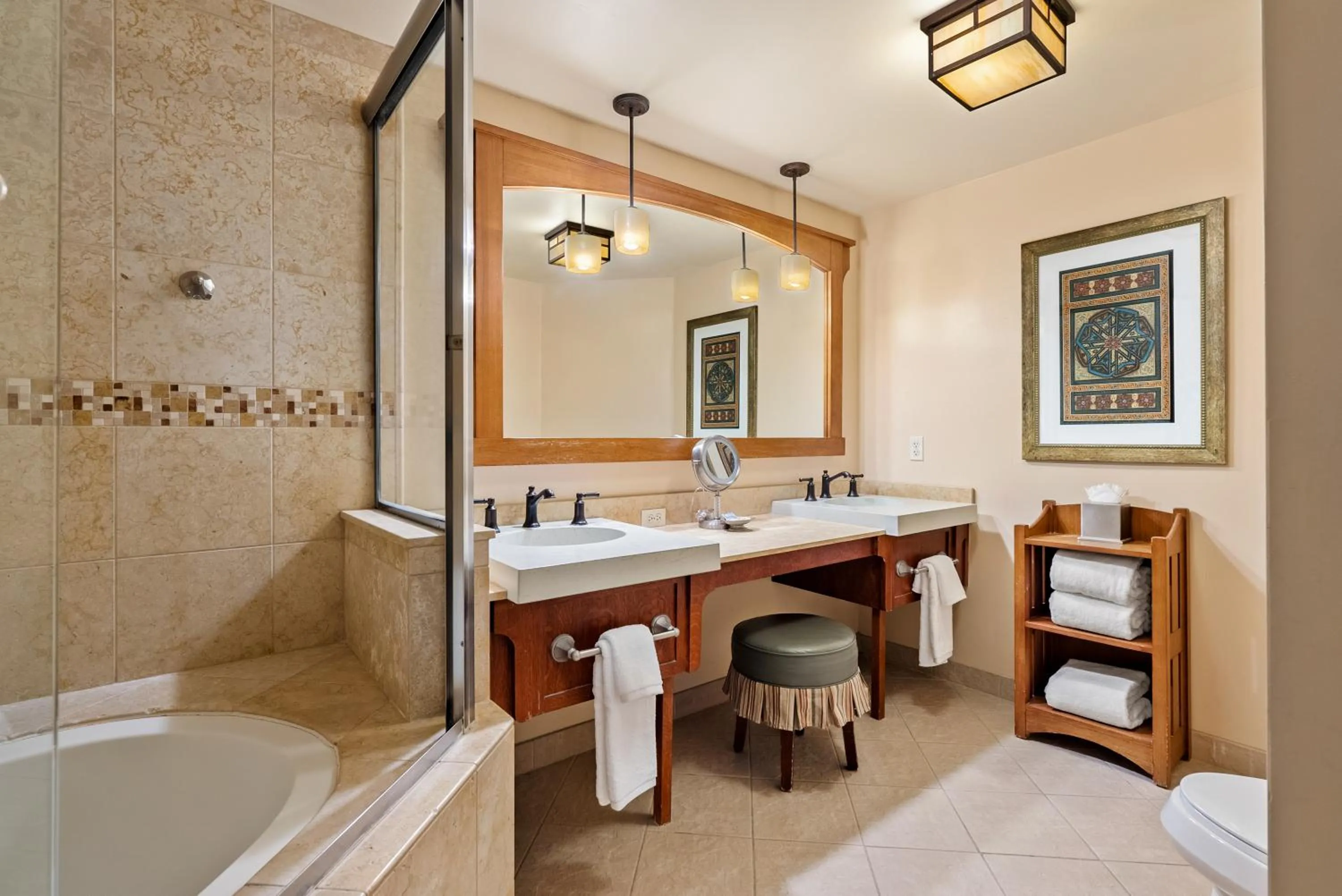 Shower in Avila Village Inn