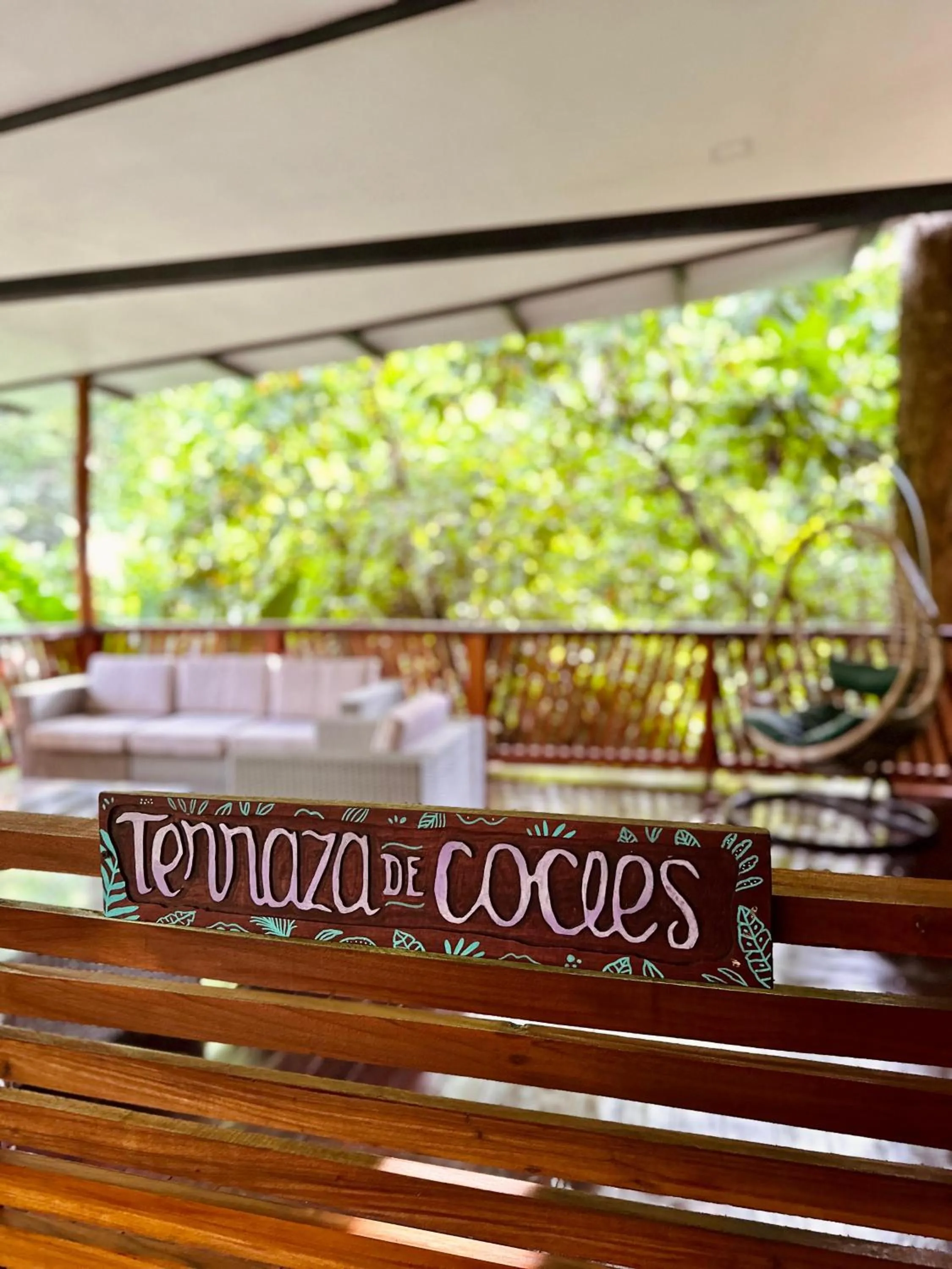 Text overlay in The Green Jungle & Tree House Caribe