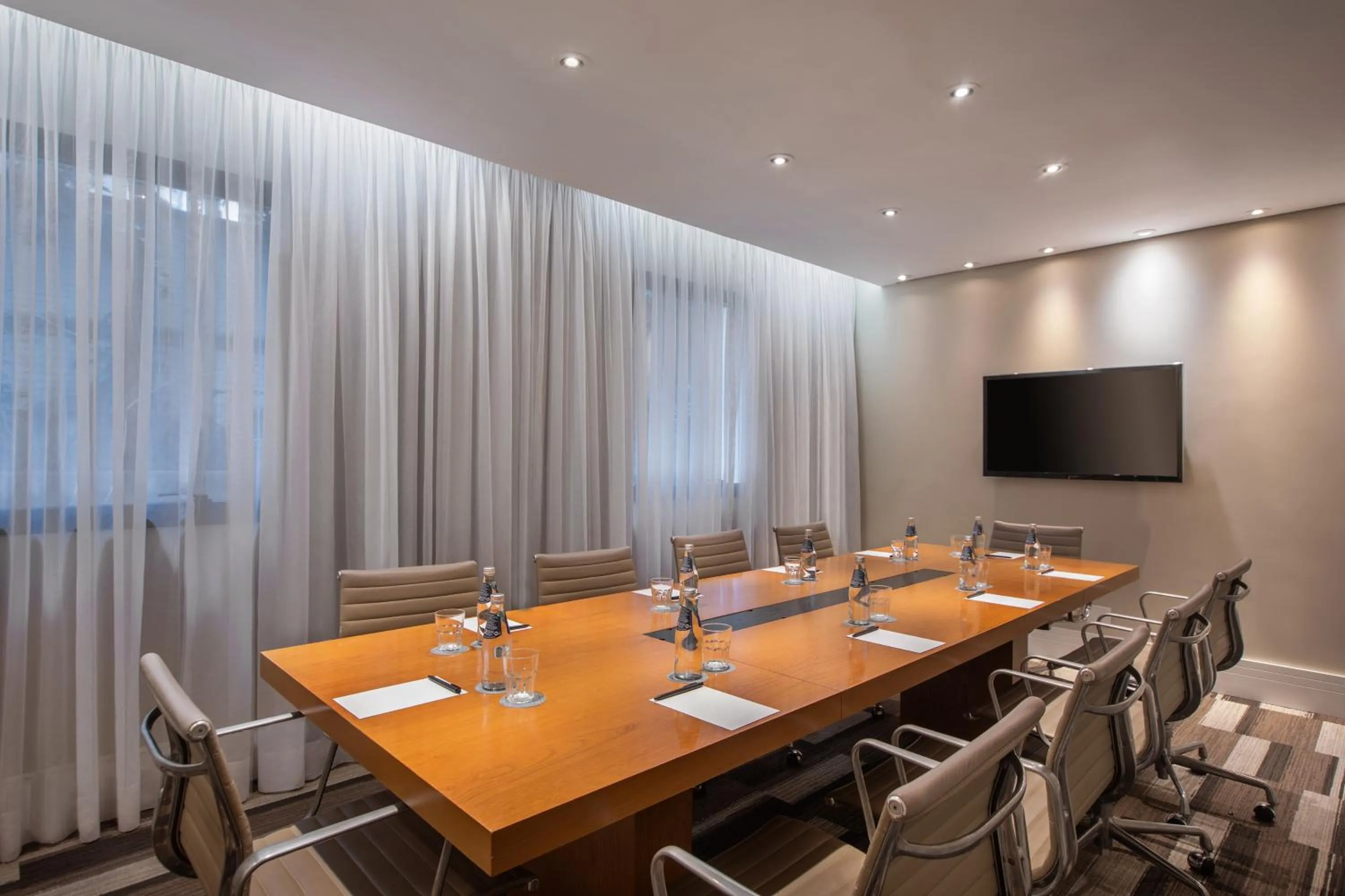 Meeting/conference room in INNSiDE by Meliá São Paulo Higienópolis