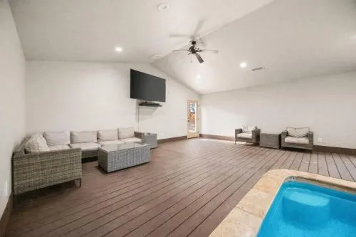 Indoor Pool Game Rm Pickleball Spa BBQ PetOk