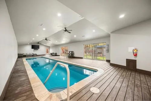 Indoor Pool Game Rm Pickleball Spa BBQ PetOk