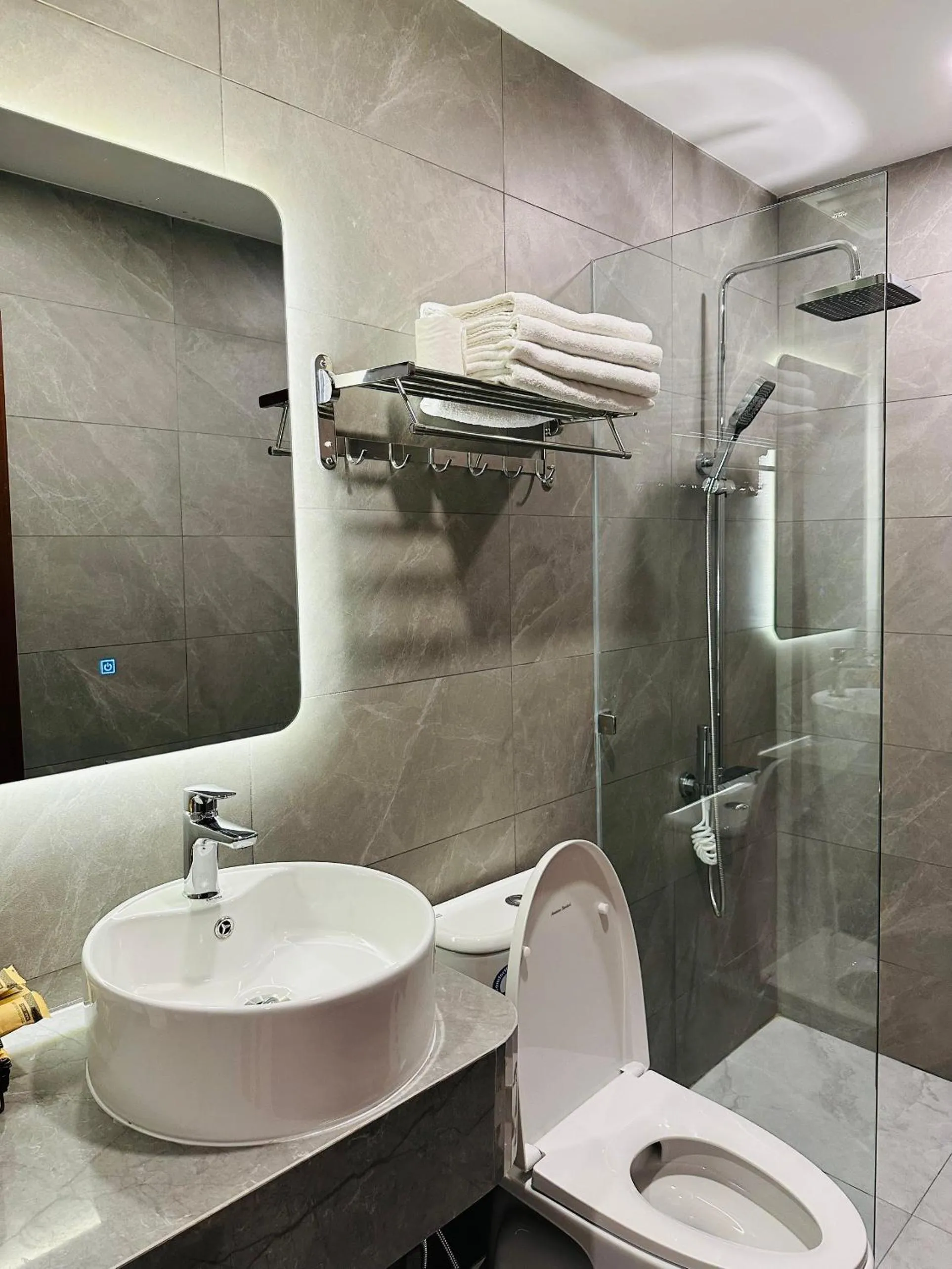 Bathroom in Phuong Nam Hotel An Giang