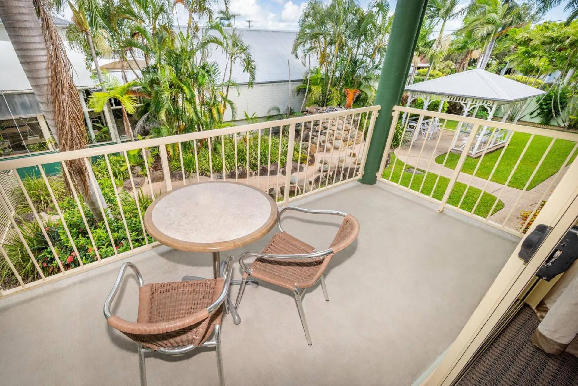 Shamrock Gardens Motel