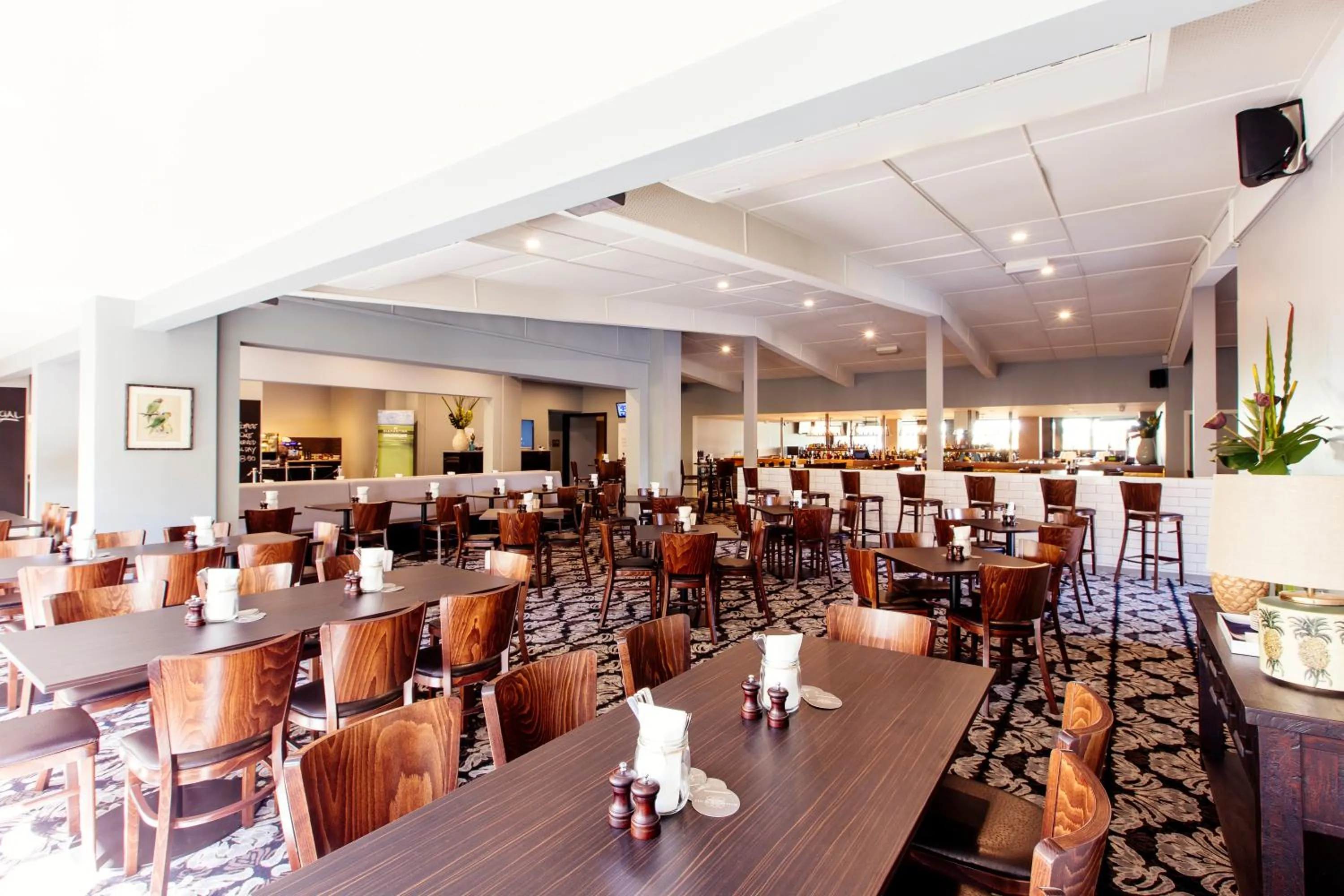 Restaurant/places to eat in Shamrock Gardens Motel