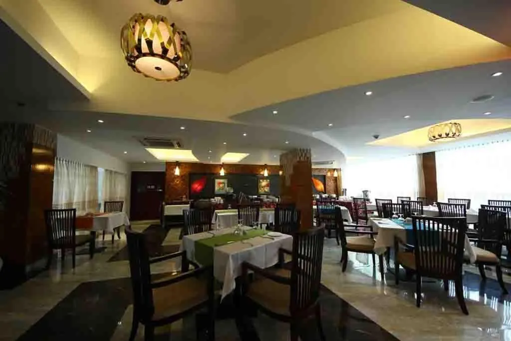Restaurant/places to eat in Hotel Bengal Canary Park