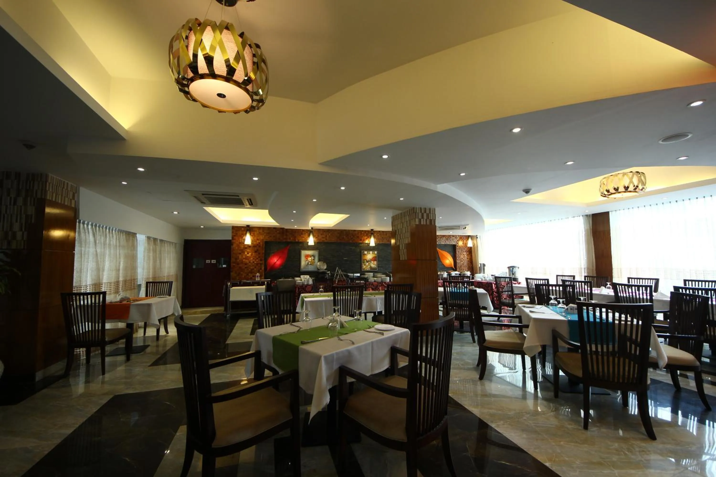 Restaurant/places to eat in Hotel Bengal Canary Park