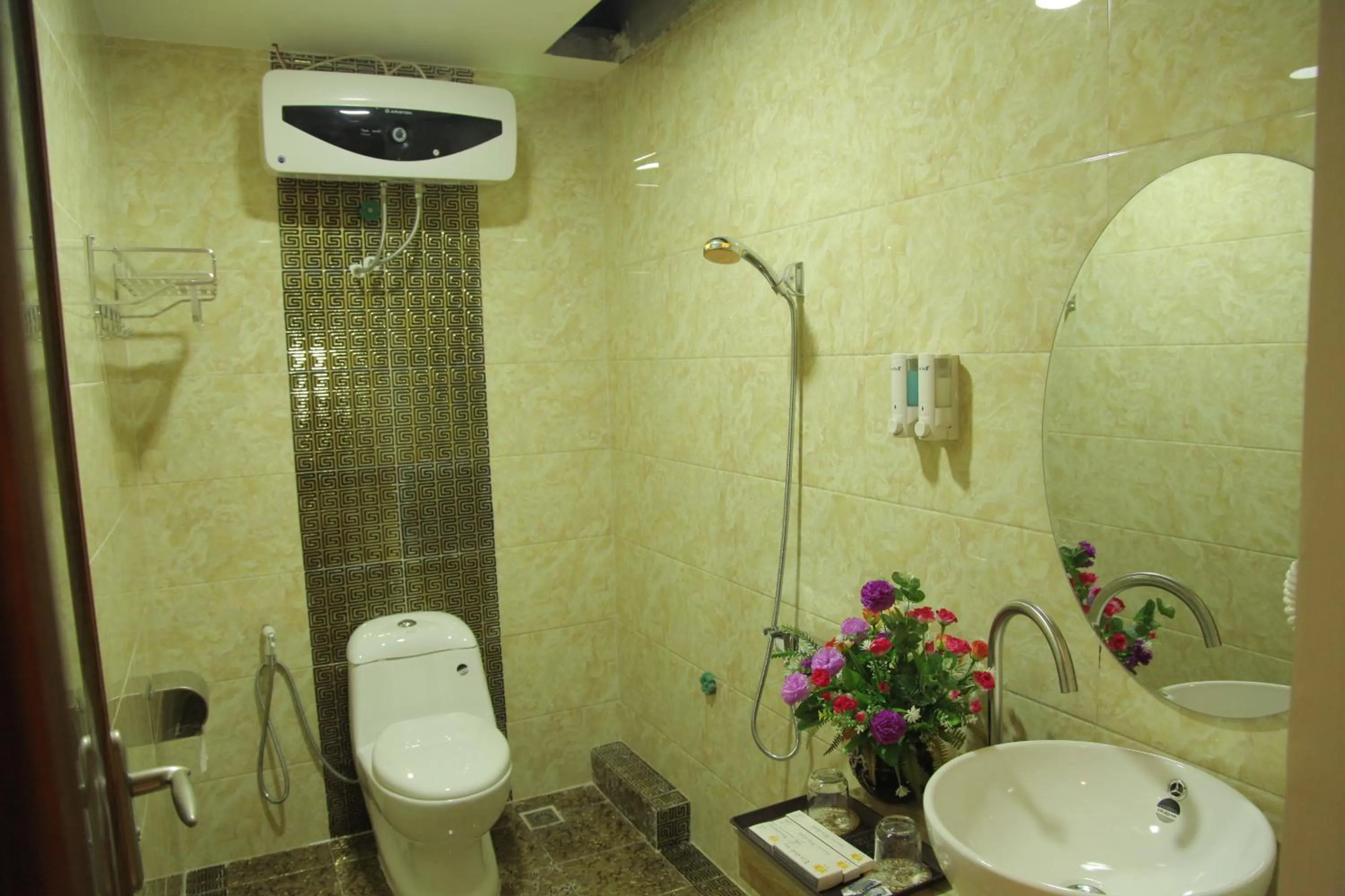 Bathroom in Khách Sạn Hoàng Gia Lào Cai - Hoang Gia Hotel