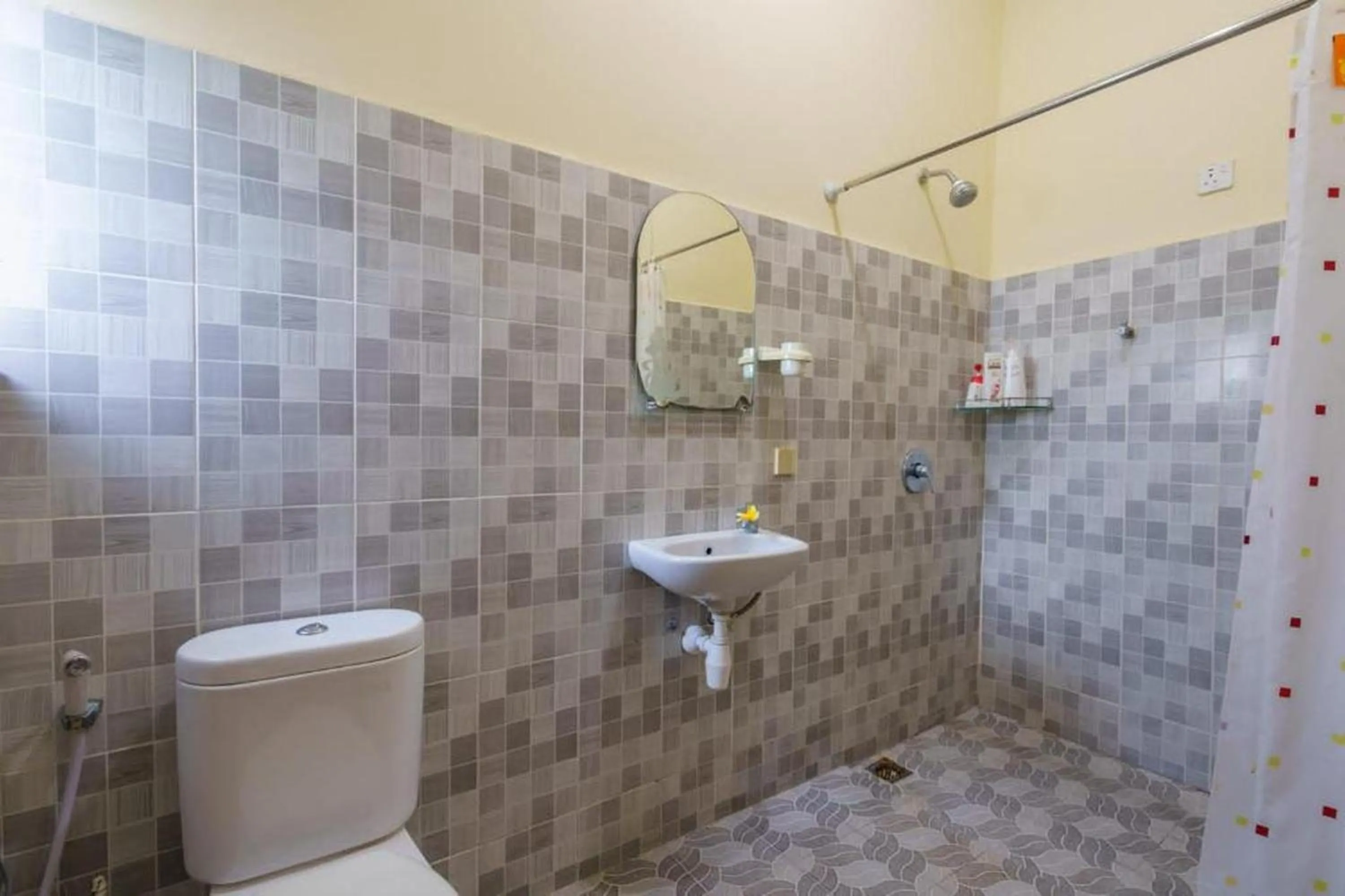 Shower in Whiterose Guesthouse