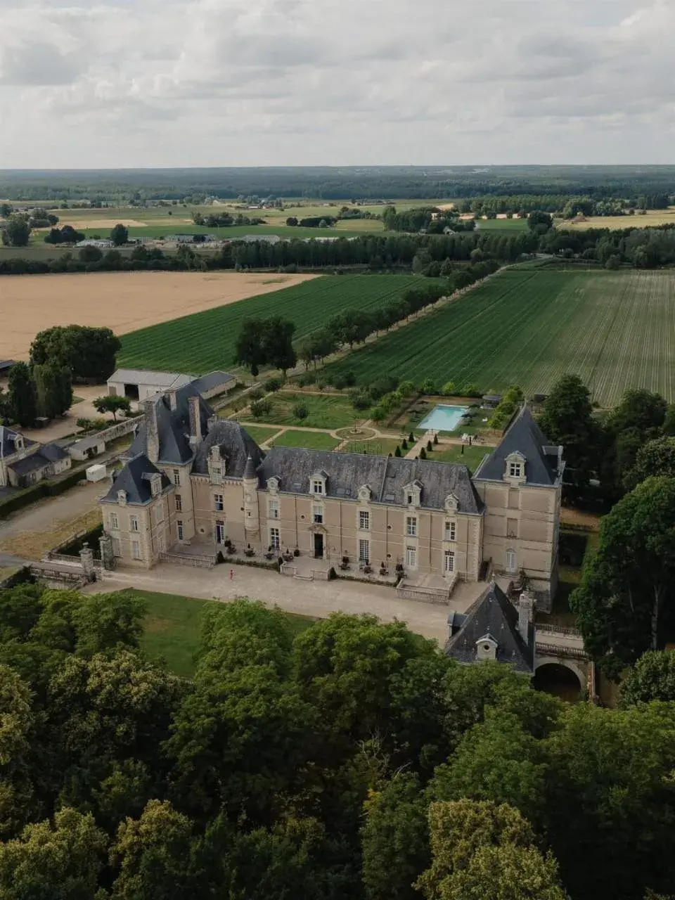 Chateau De Jalesnes Chateau De Jalesnes