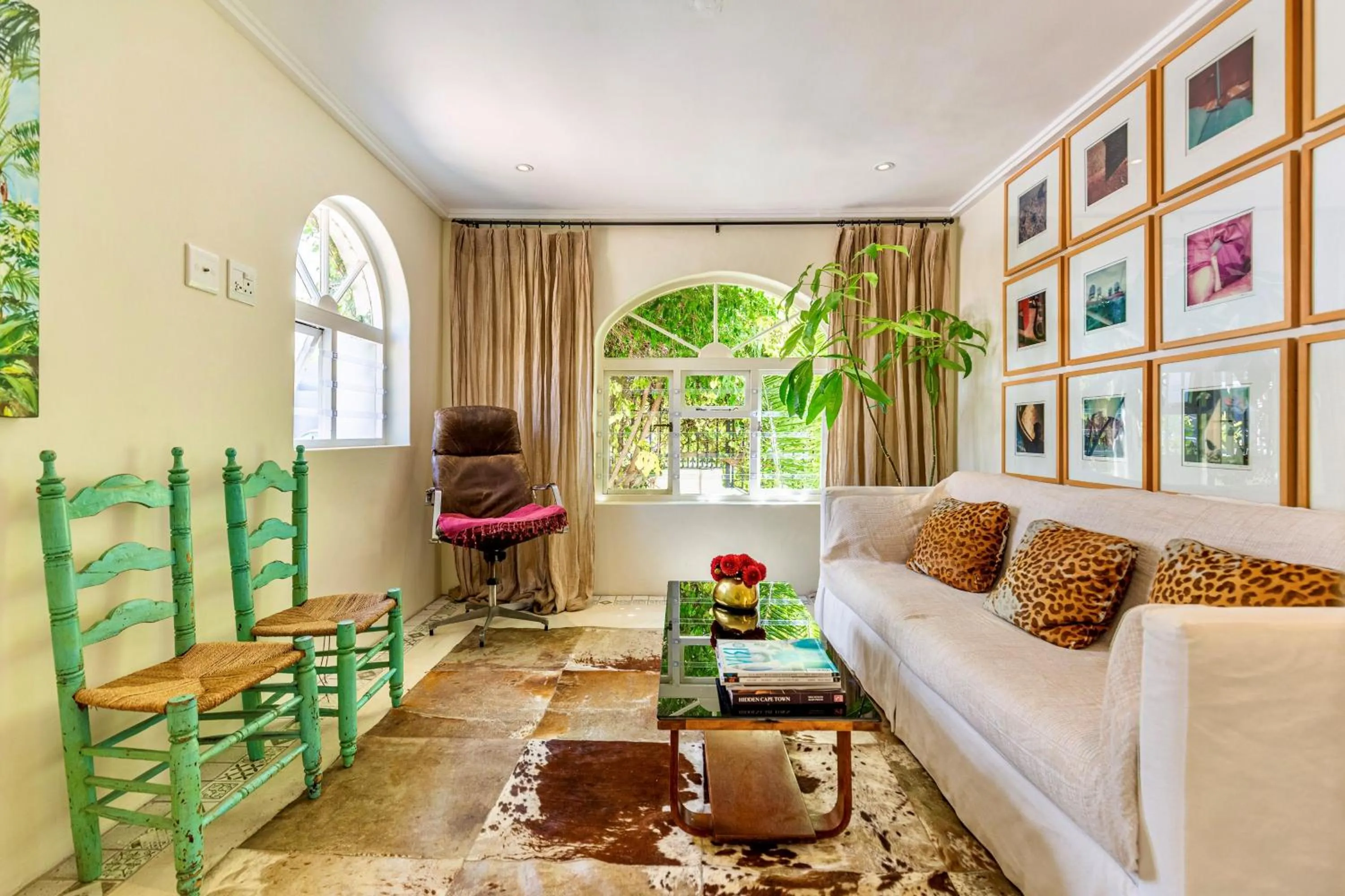 Living room in Cape Standard Guest House