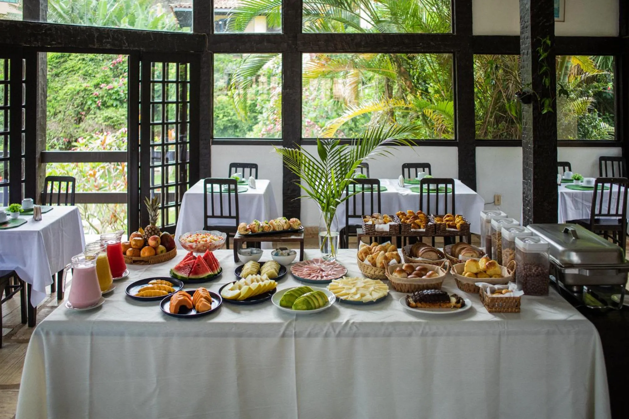 Breakfast in Hibiscus Beach