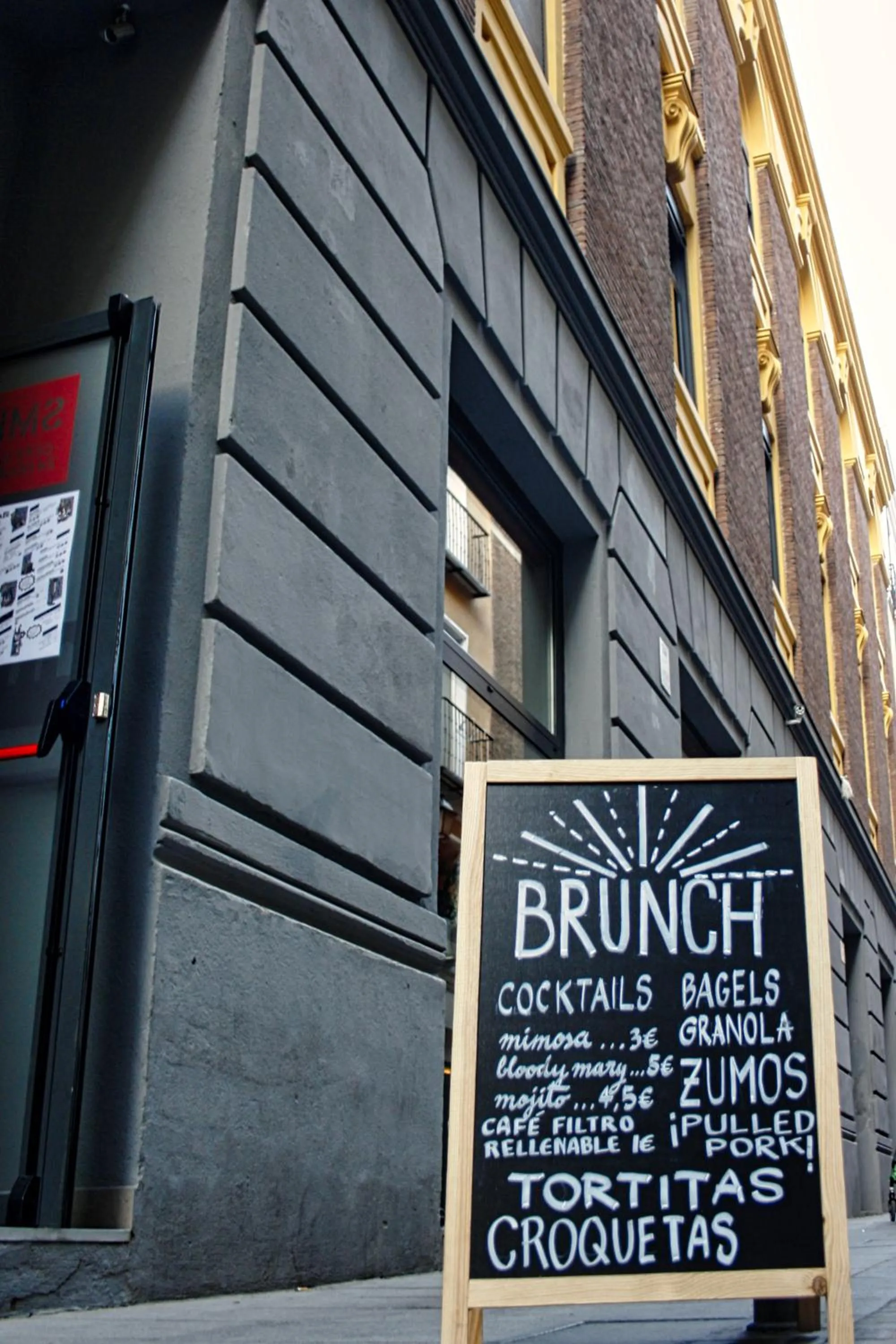 Property building in Ok Hostel Madrid