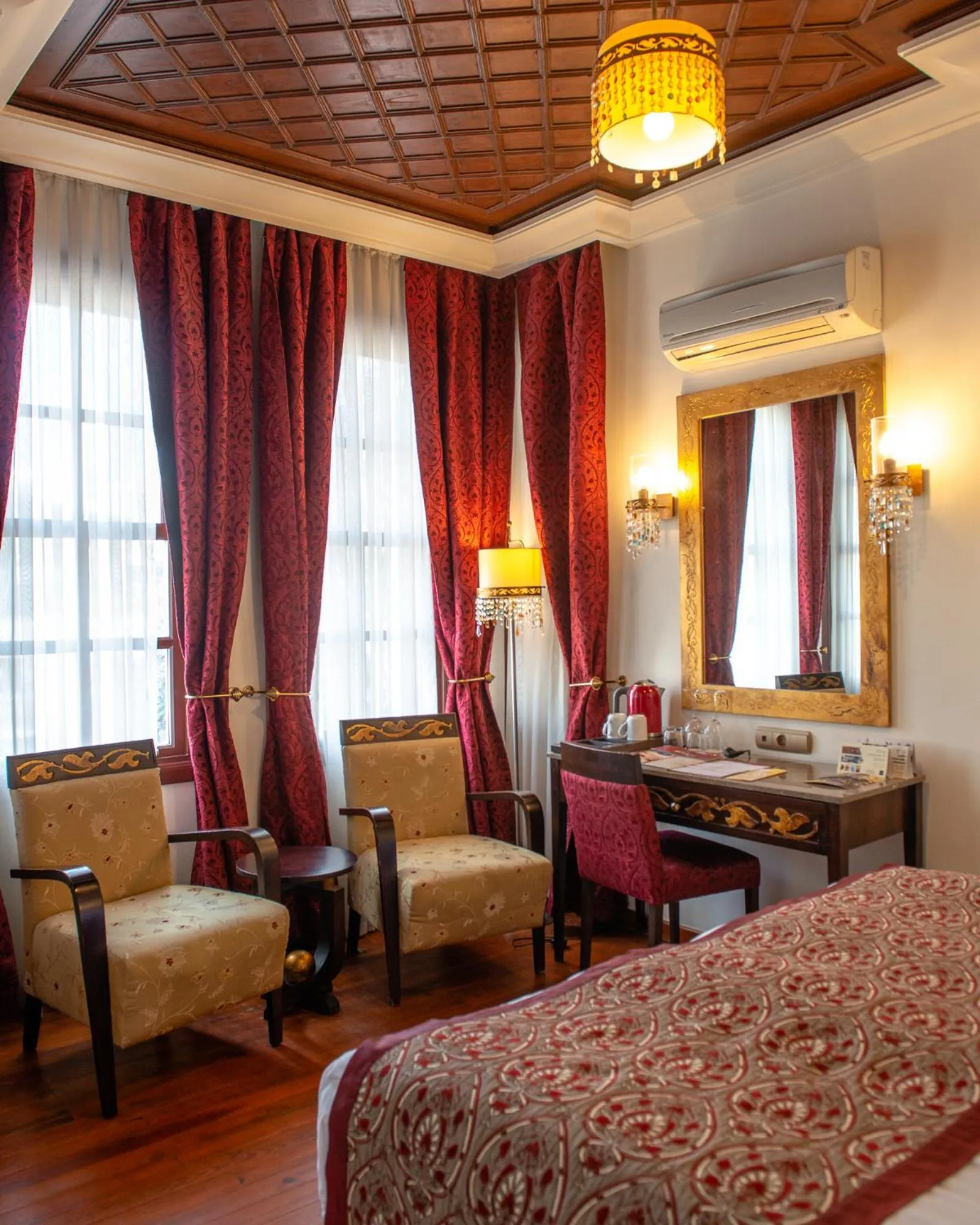 room service, Bed in Tuvana Hotel