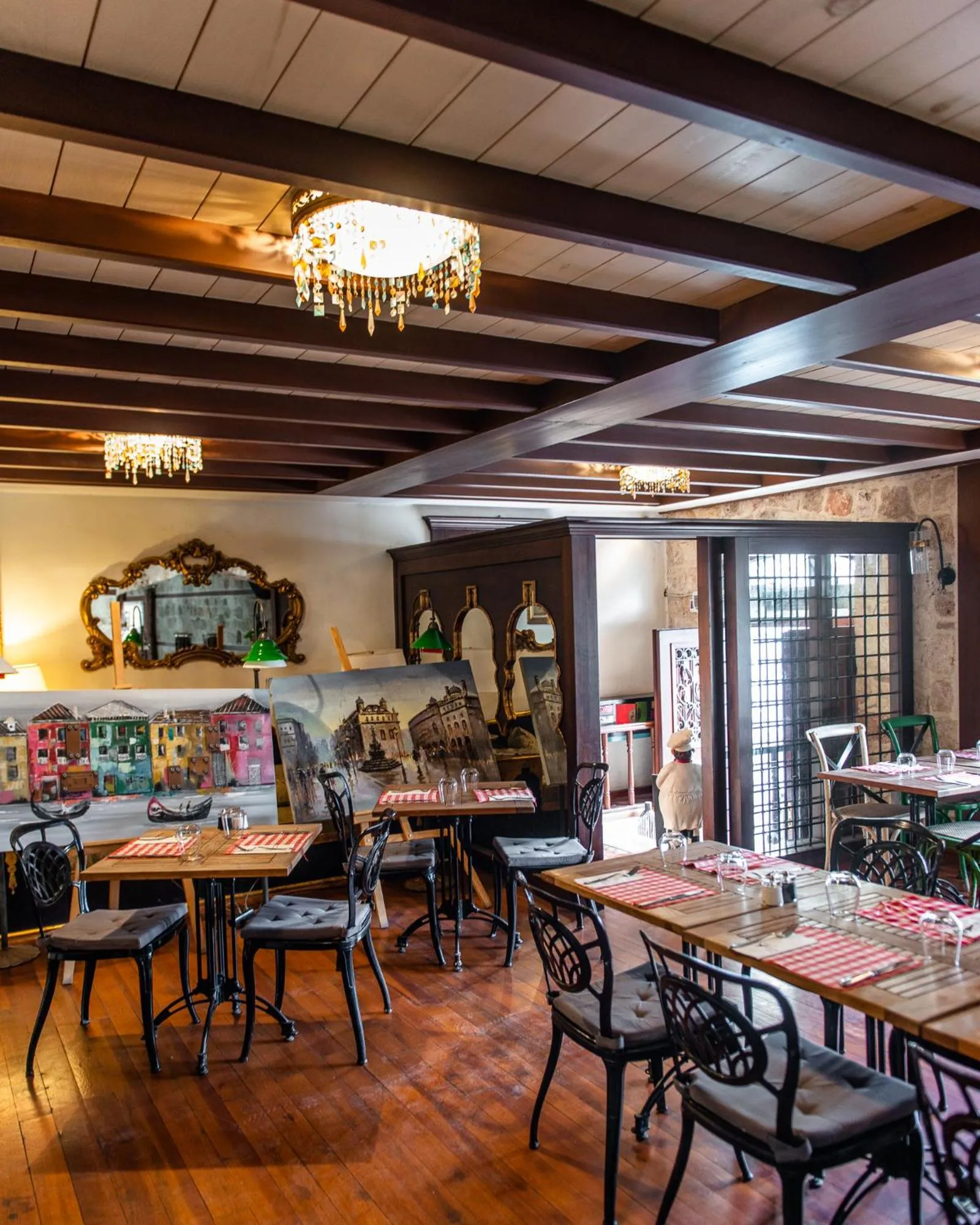 Restaurant/places to eat in Tuvana Hotel