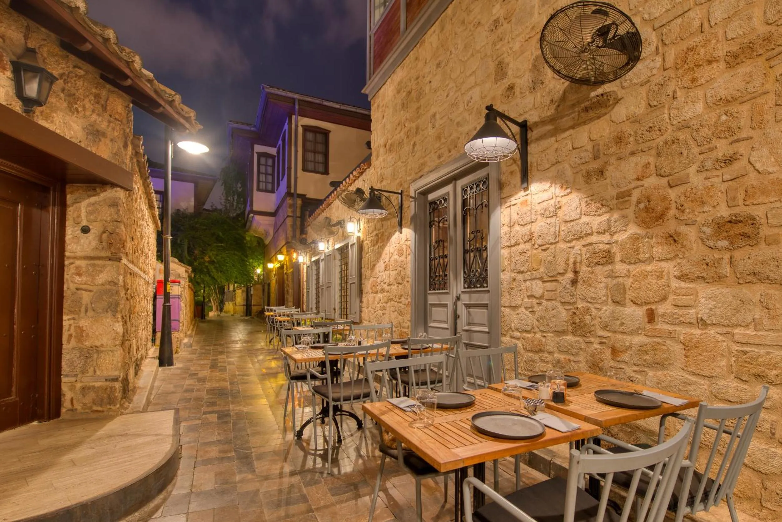 Restaurant/places to eat in Tuvana Hotel