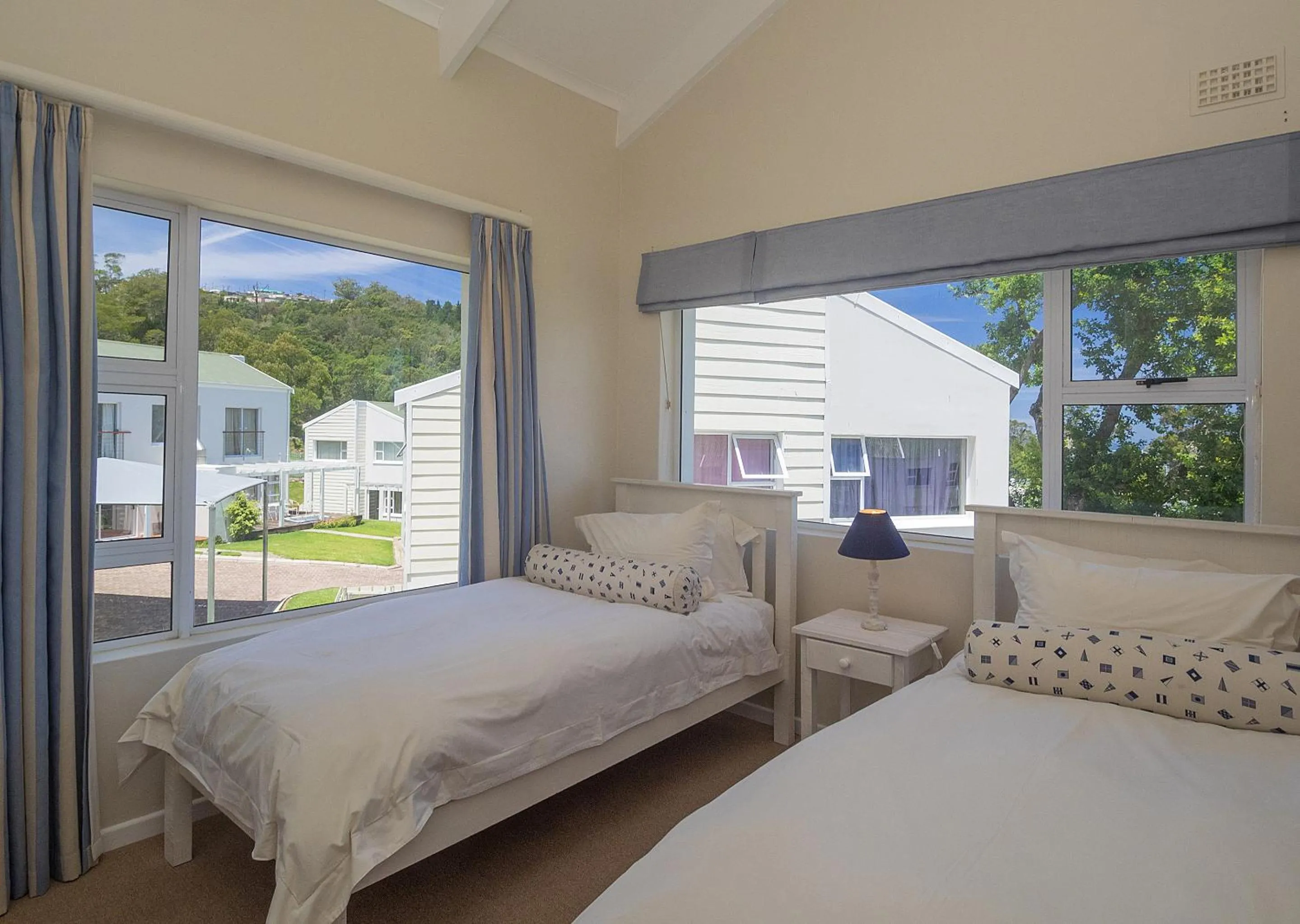 Bed in Oaklands On The Knoll by Dream Resorts