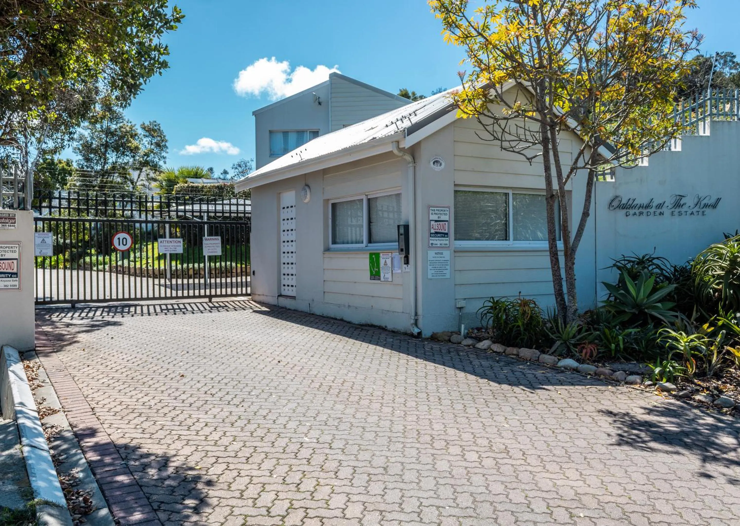 Property building in Oaklands On The Knoll by Dream Resorts