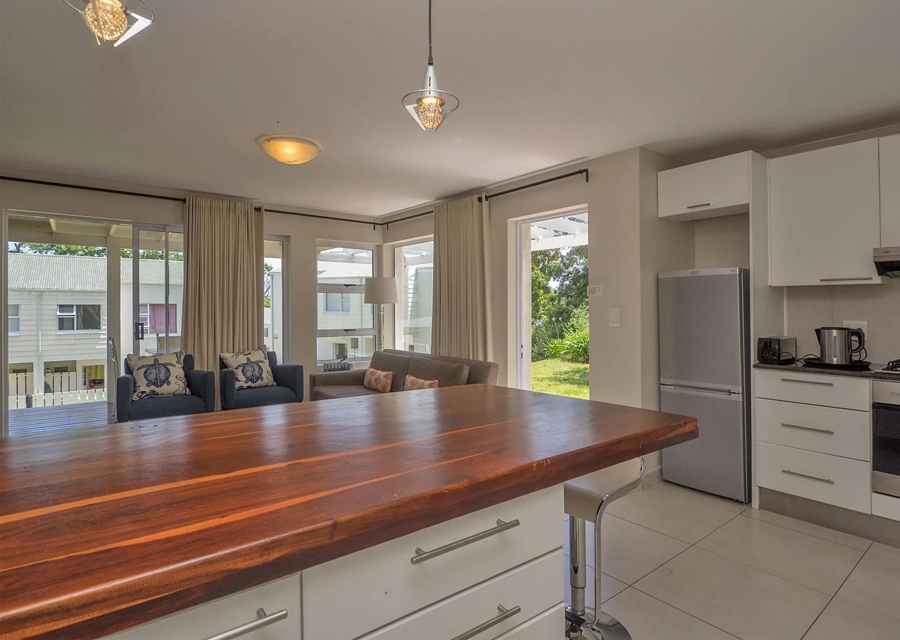 Coffee/tea facilities in Oaklands On The Knoll by Dream Resorts