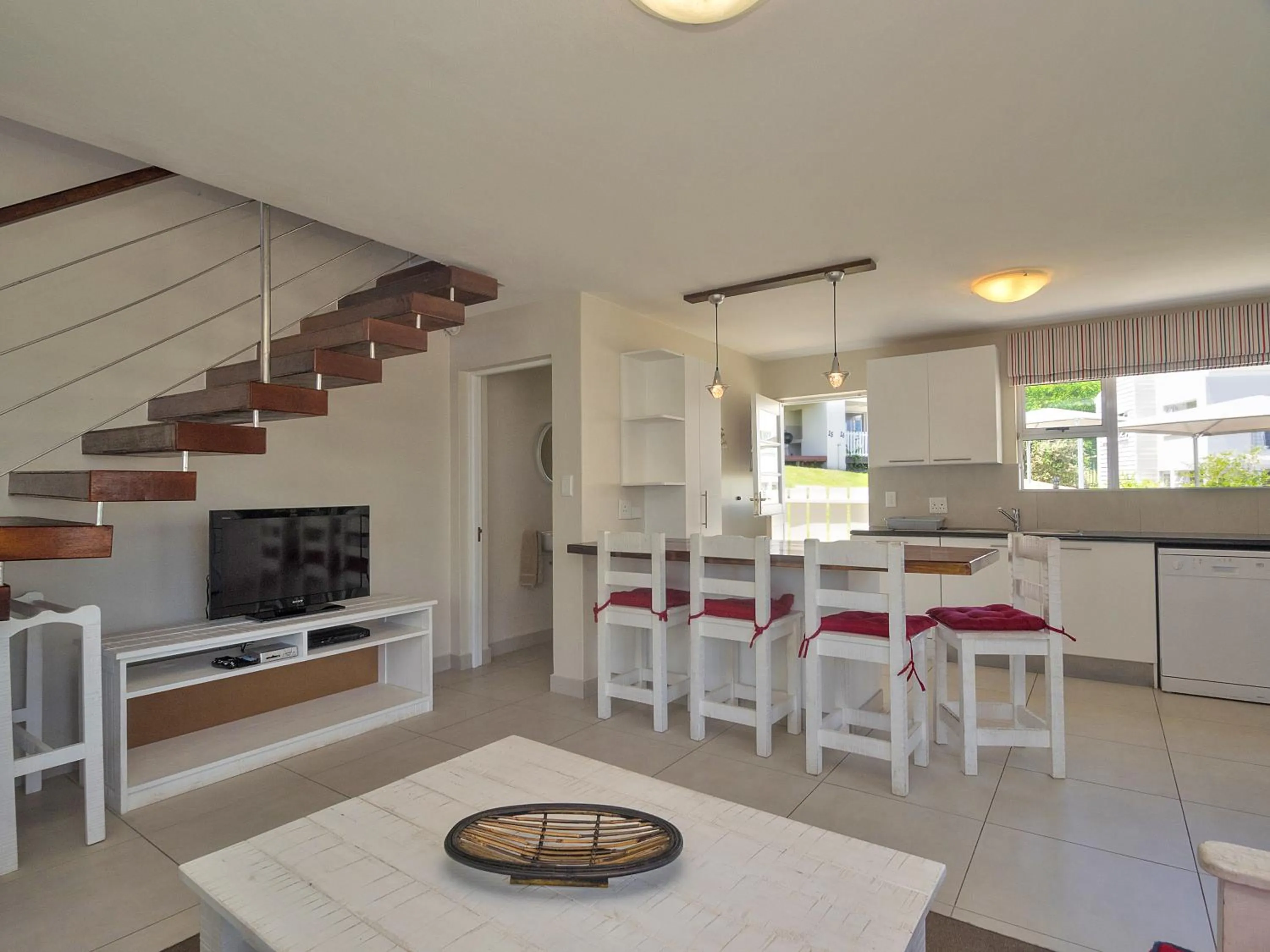 TV and multimedia in Oaklands On The Knoll by Dream Resorts