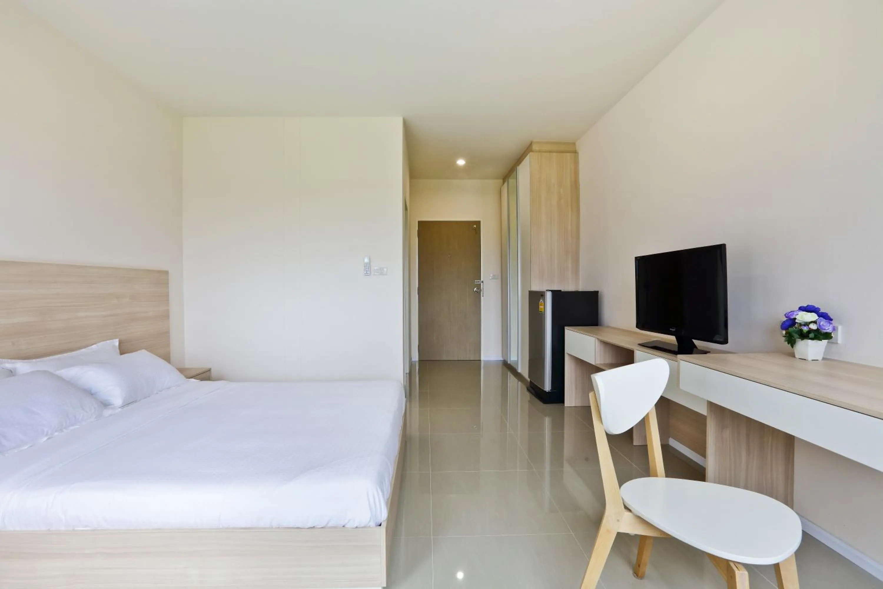 Photo of the whole room, Bed in Rangh Place